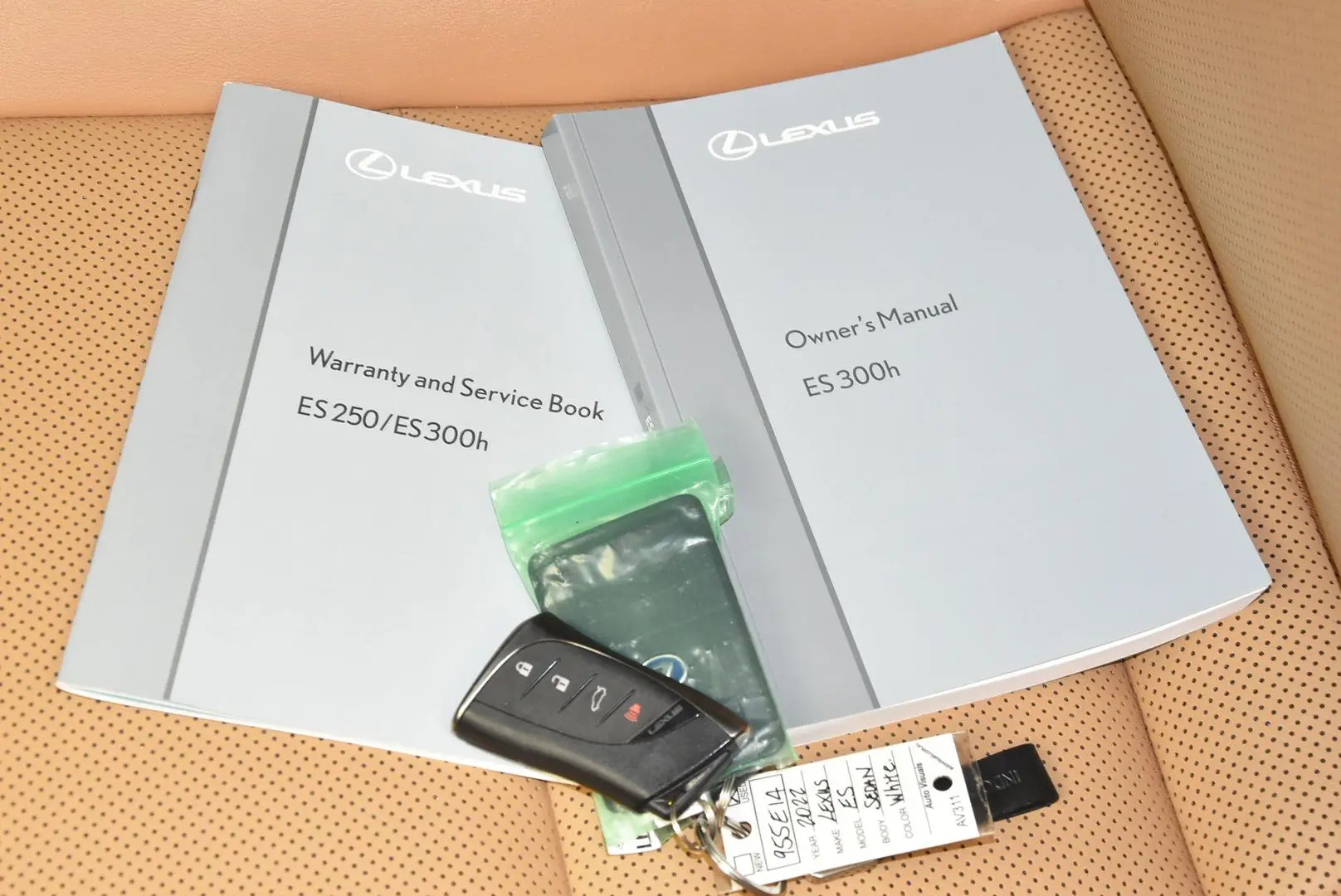 2022 Lexus ES Gallery Image 20