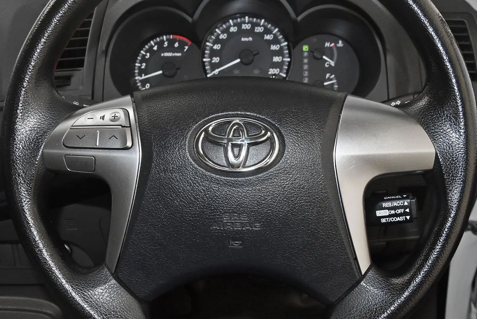 2014 Toyota Hilux Gallery Image 12