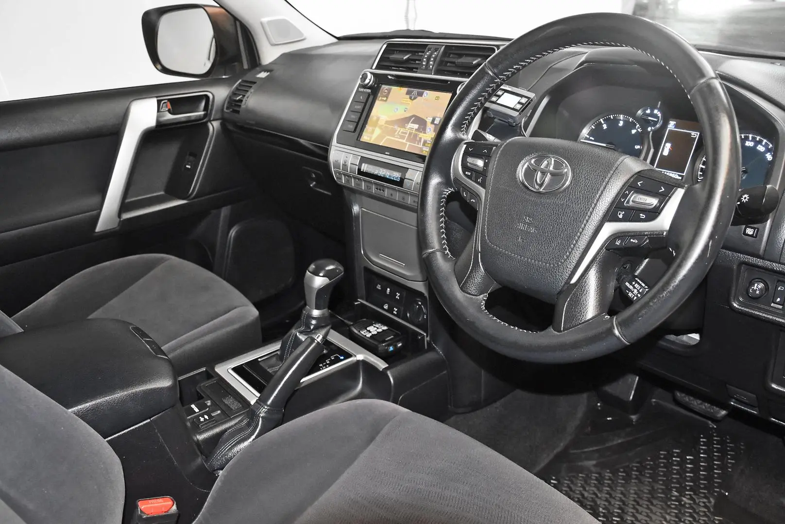 2017 Toyota Landcruiser Prado Gallery Image 7