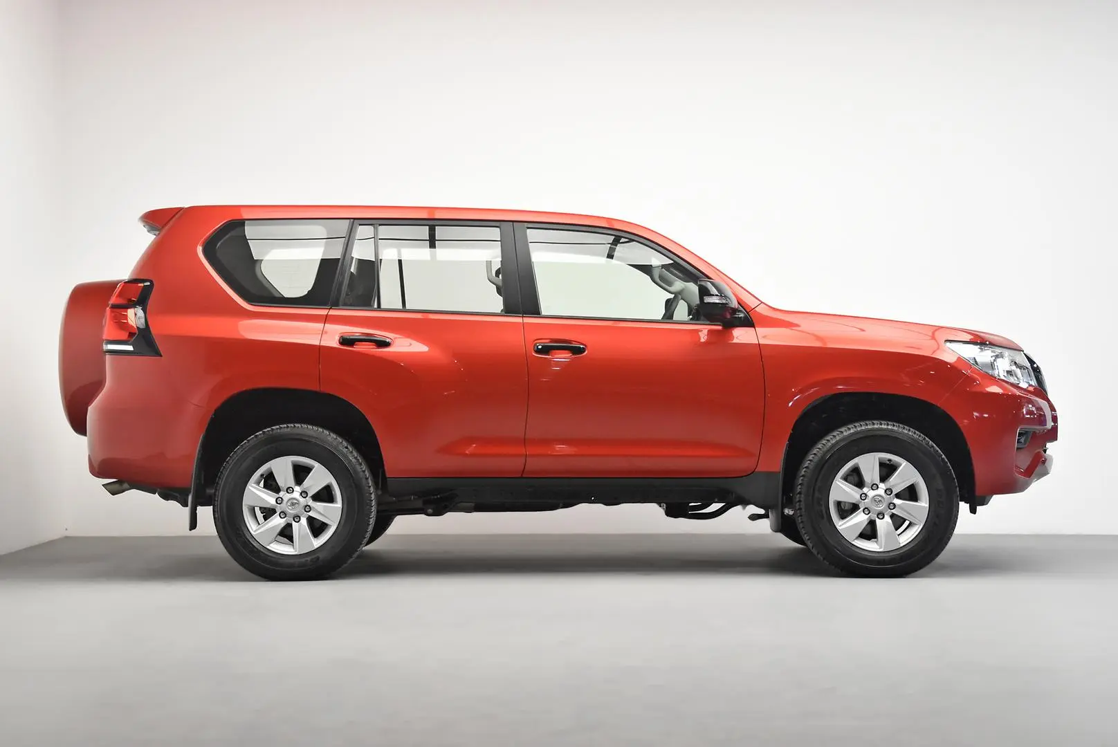 2023 Toyota Landcruiser Prado Gallery Image 3