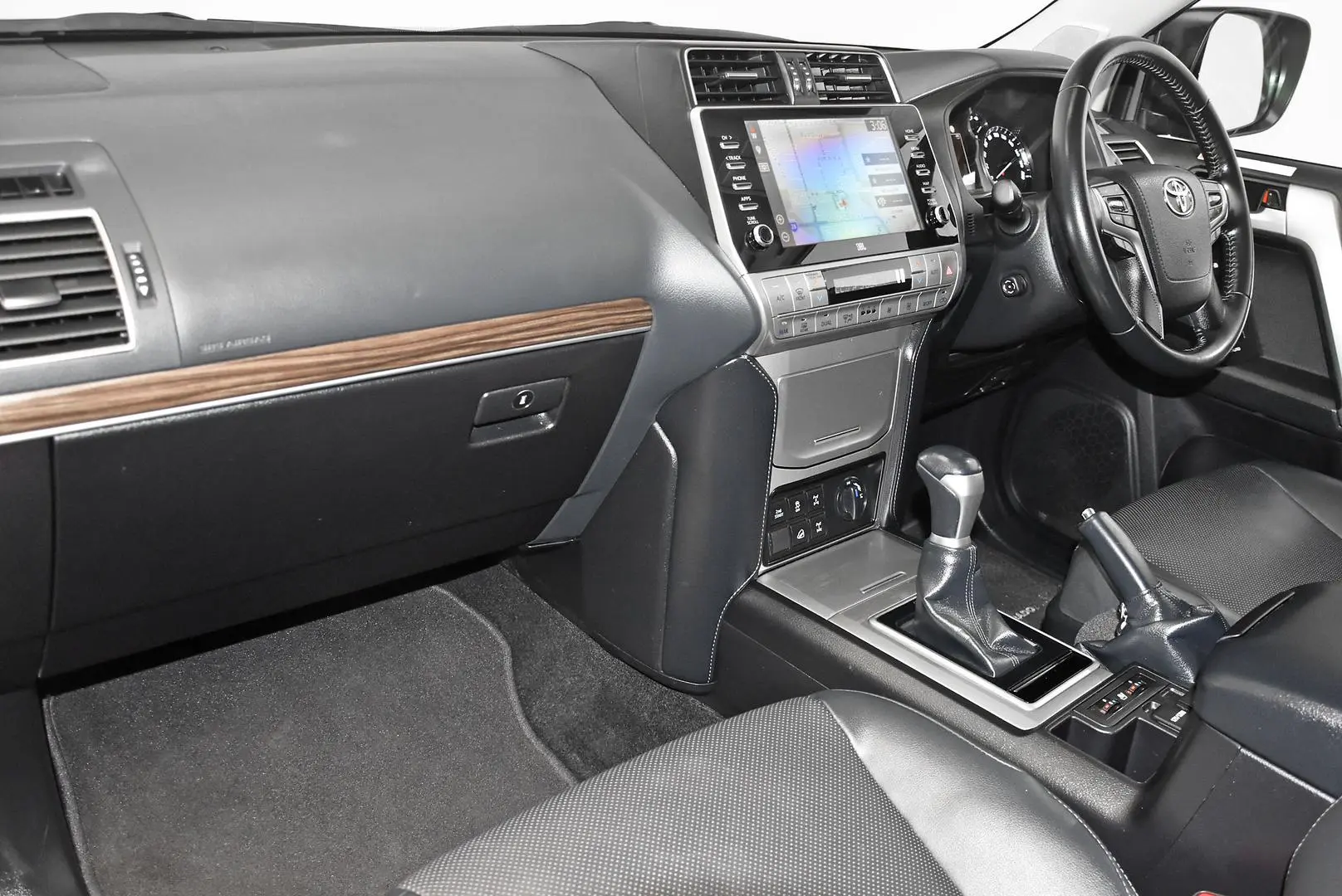2023 Toyota Landcruiser Prado Gallery Image 15