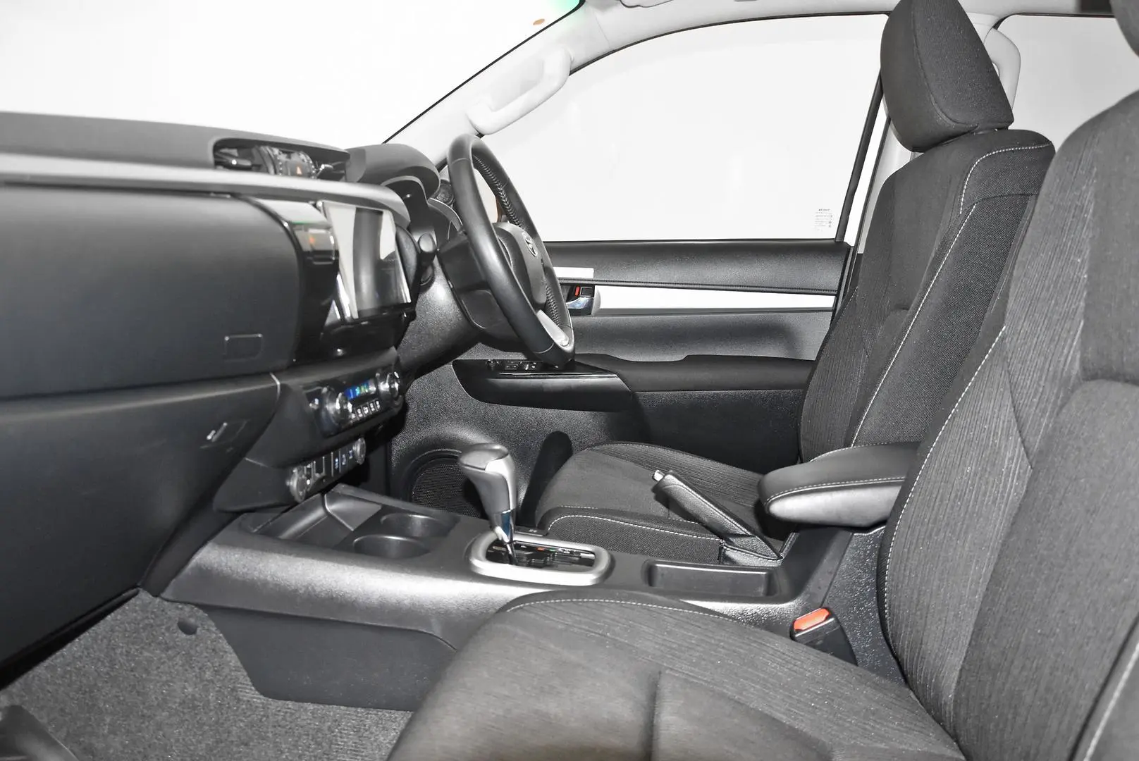 2019 Toyota Hilux Gallery Image 17