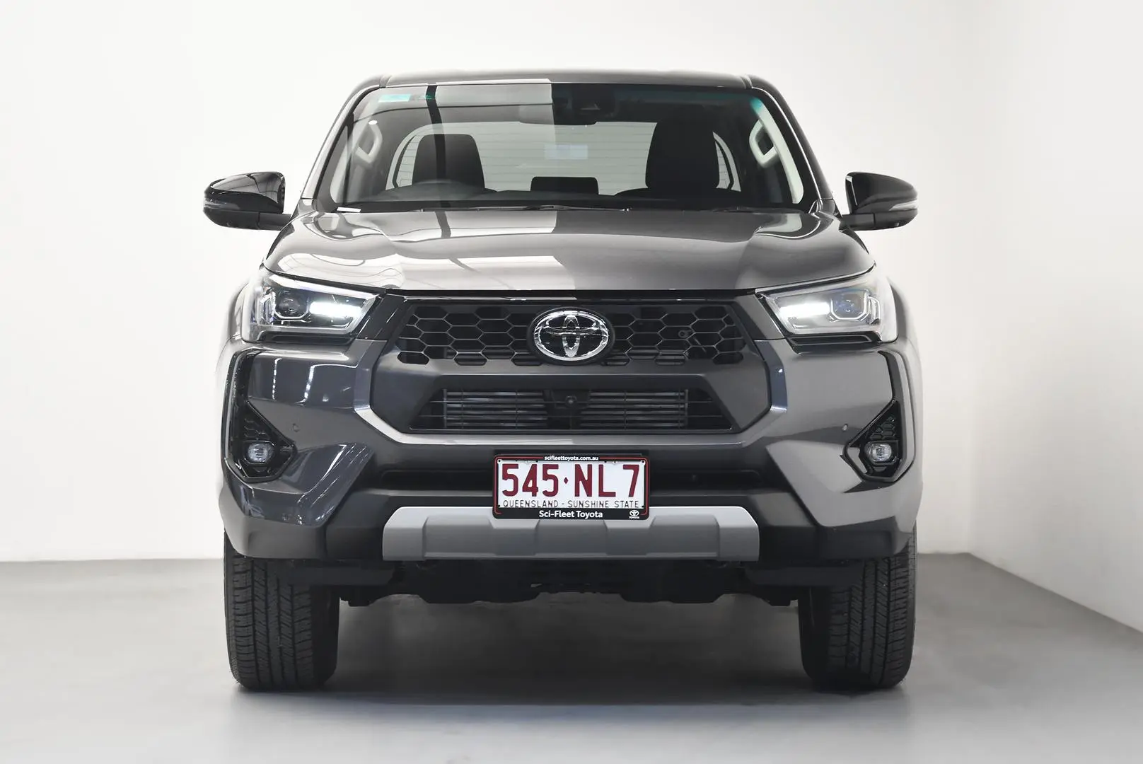 2025 Toyota Hilux Gallery Image 2