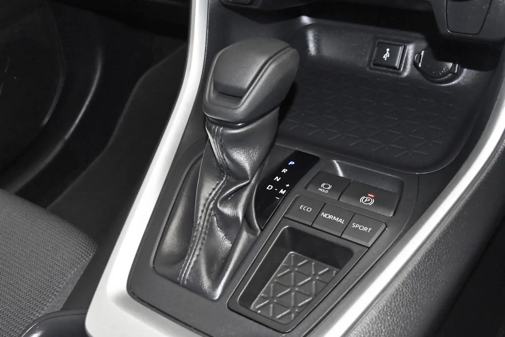 2020 Toyota RAV4 Gallery Image 13