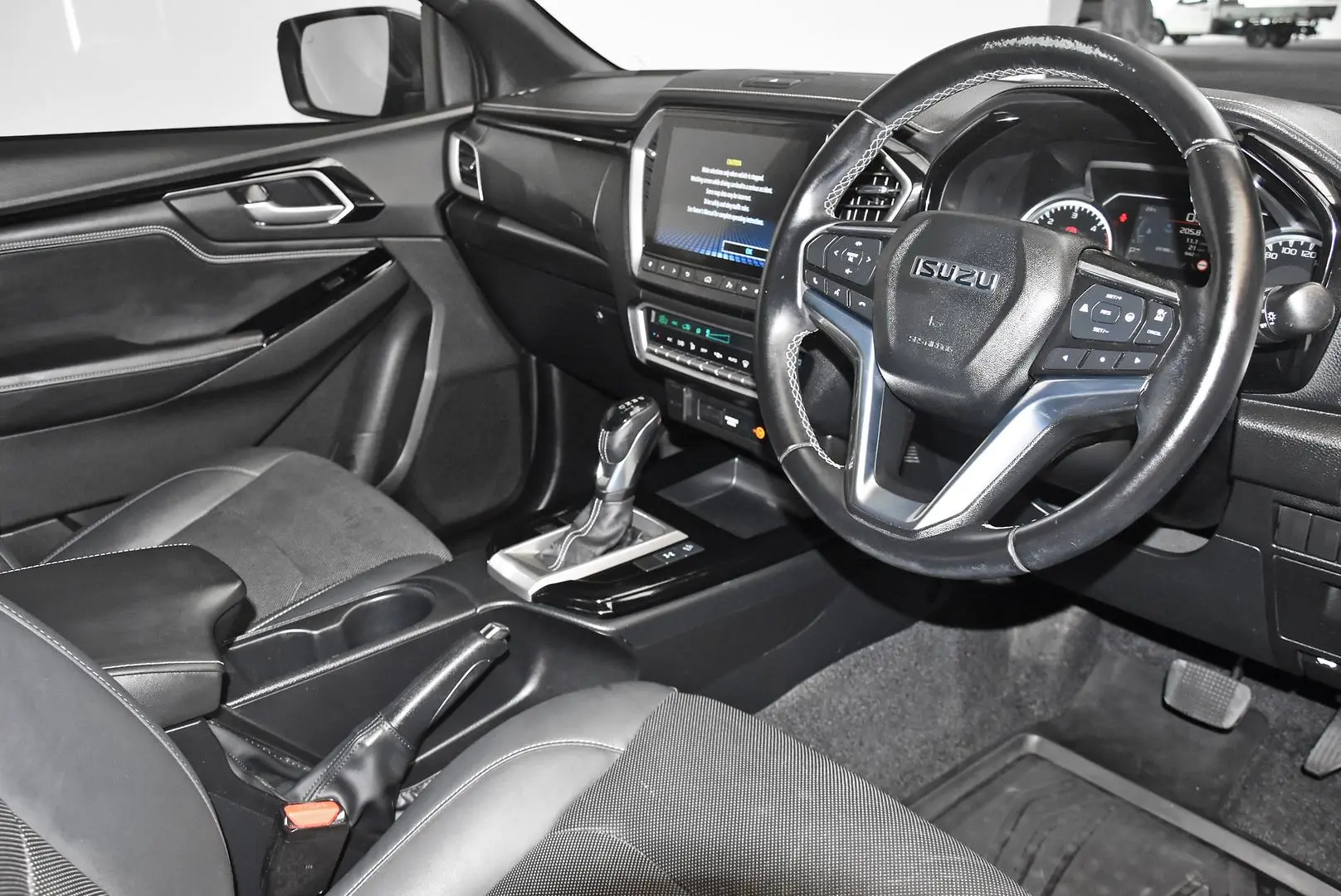 2021 Isuzu D-MAX Gallery Image 8
