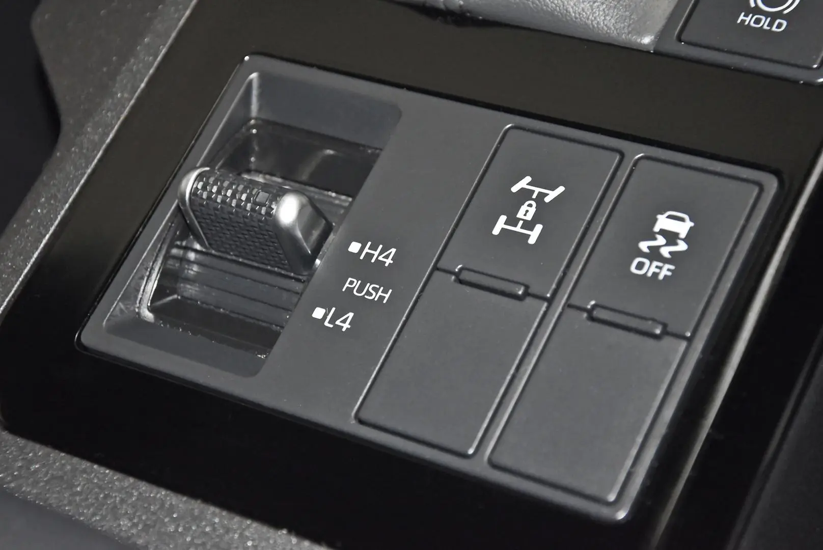 2025 Toyota Landcruiser Prado Gallery Image 14