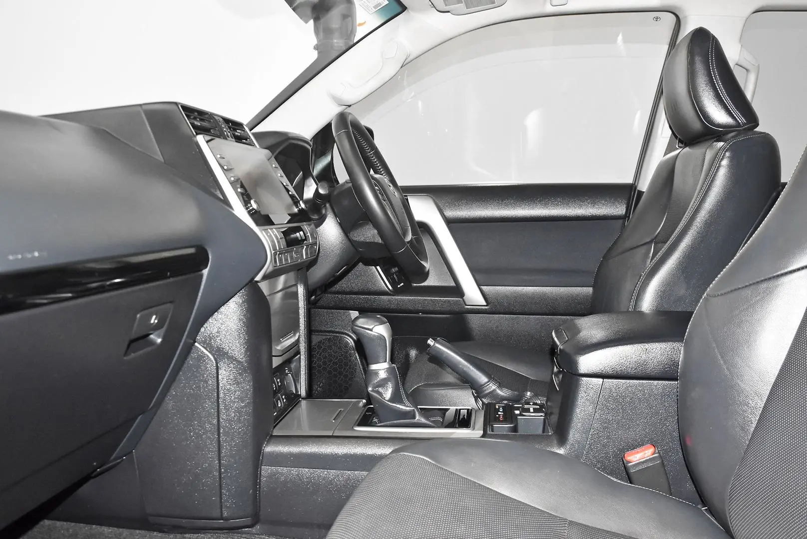 2021 Toyota Landcruiser Prado Gallery Image 16