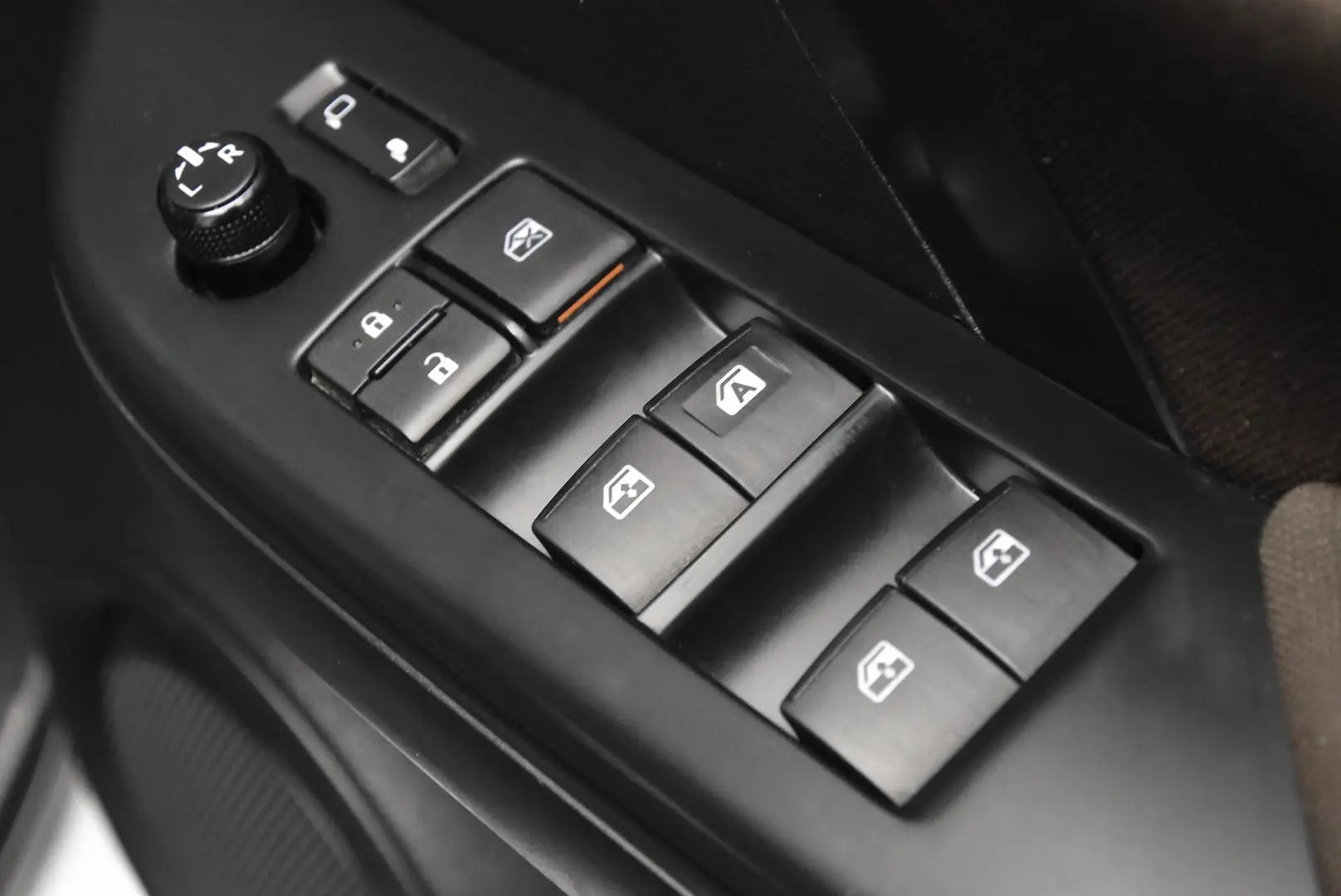 2016 Toyota Fortuner Gallery Image 8