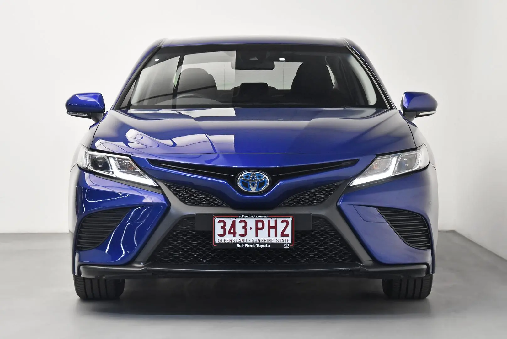 2020 Toyota Camry Gallery Image 2