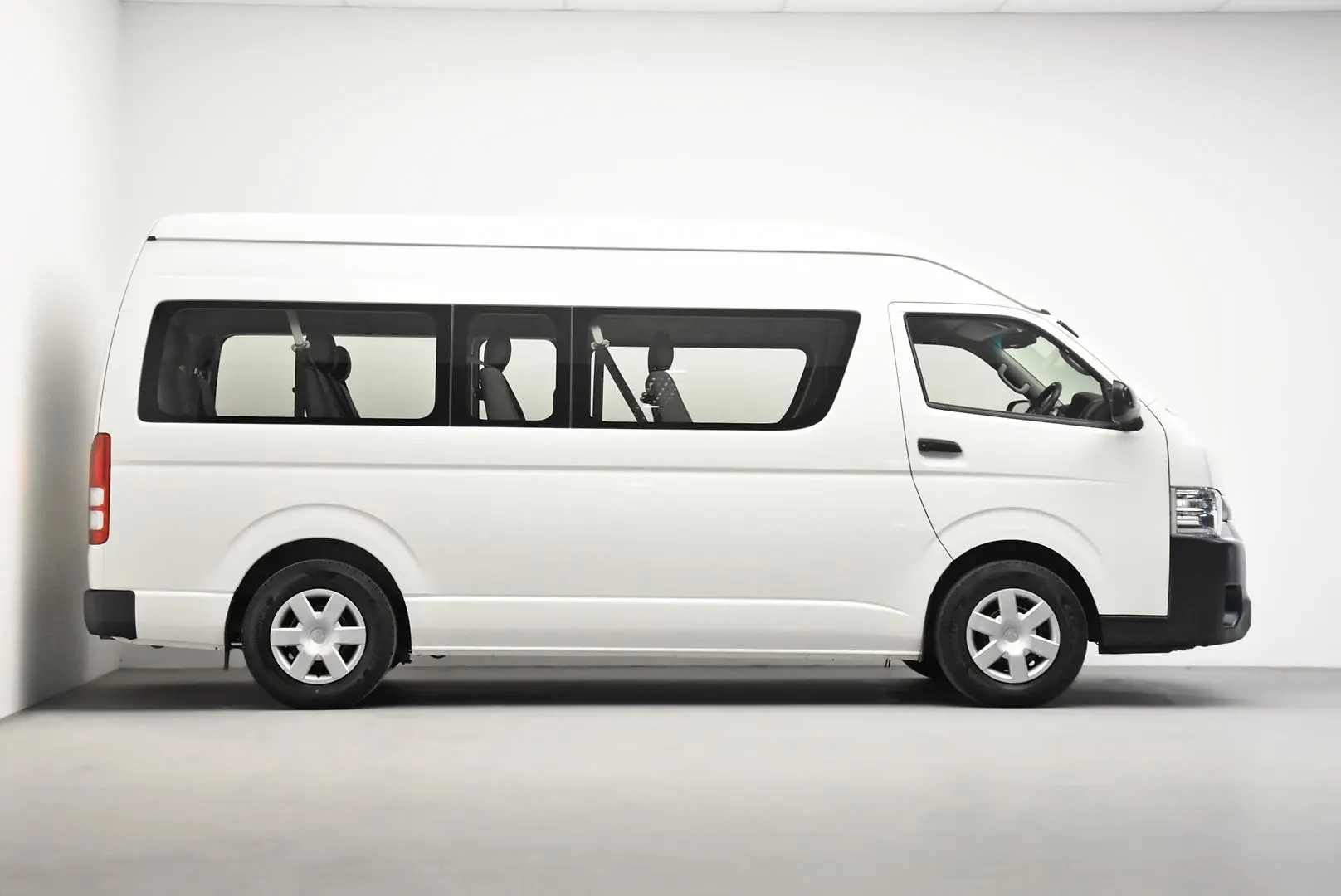 2017 Toyota Hiace Gallery Image 3