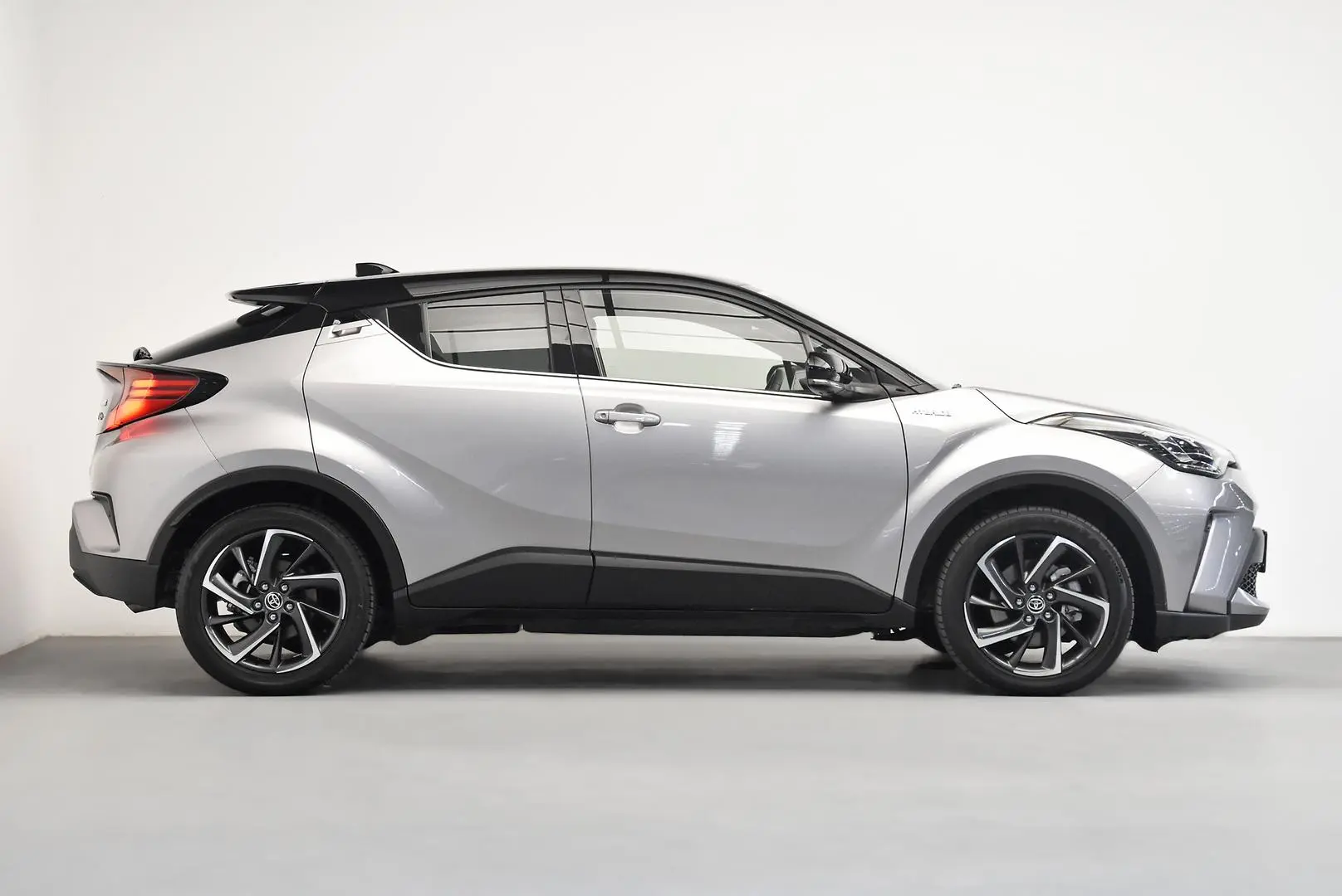 2023 Toyota C-HR Gallery Image 3