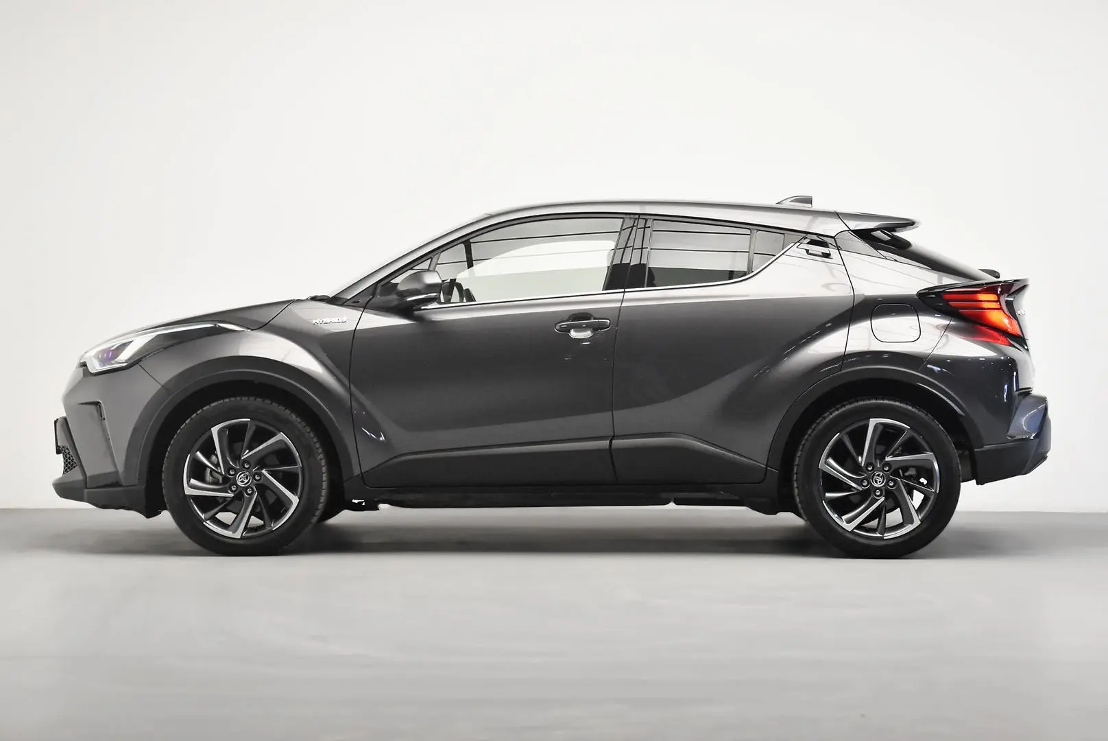 2022 Toyota C-HR Gallery Image 4