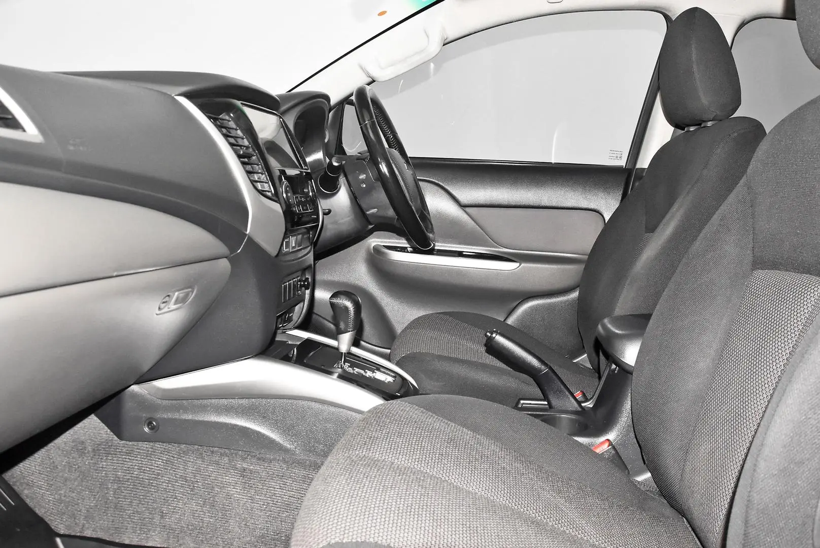 2017 Mitsubishi Triton Gallery Image 18