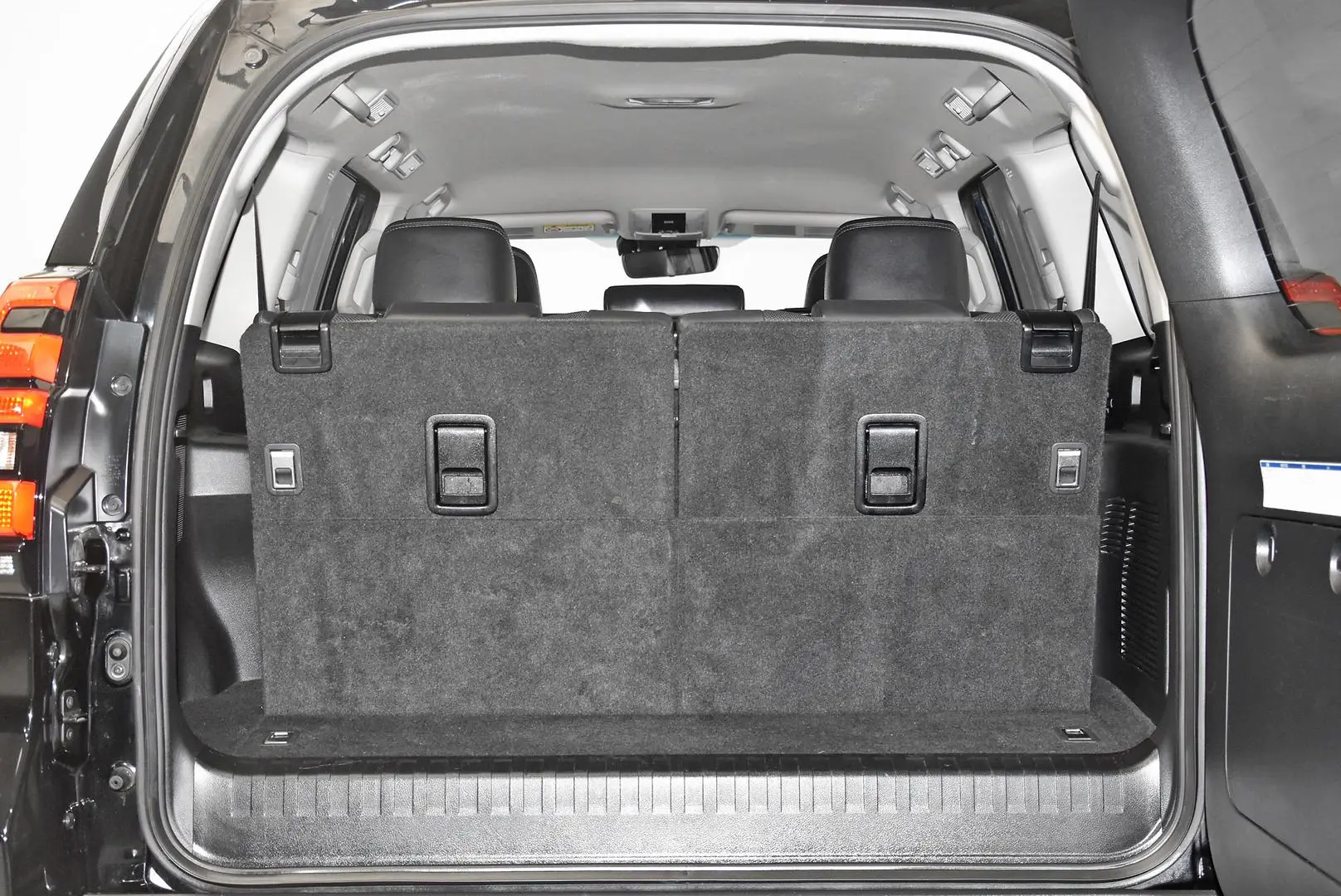 2023 Toyota Landcruiser Prado Gallery Image 20