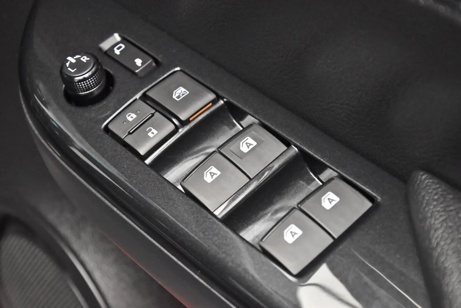 2024 Toyota Hilux Gallery Image 10