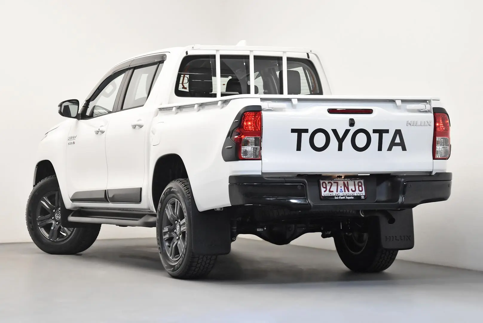2025 Toyota Hilux Gallery Image 5