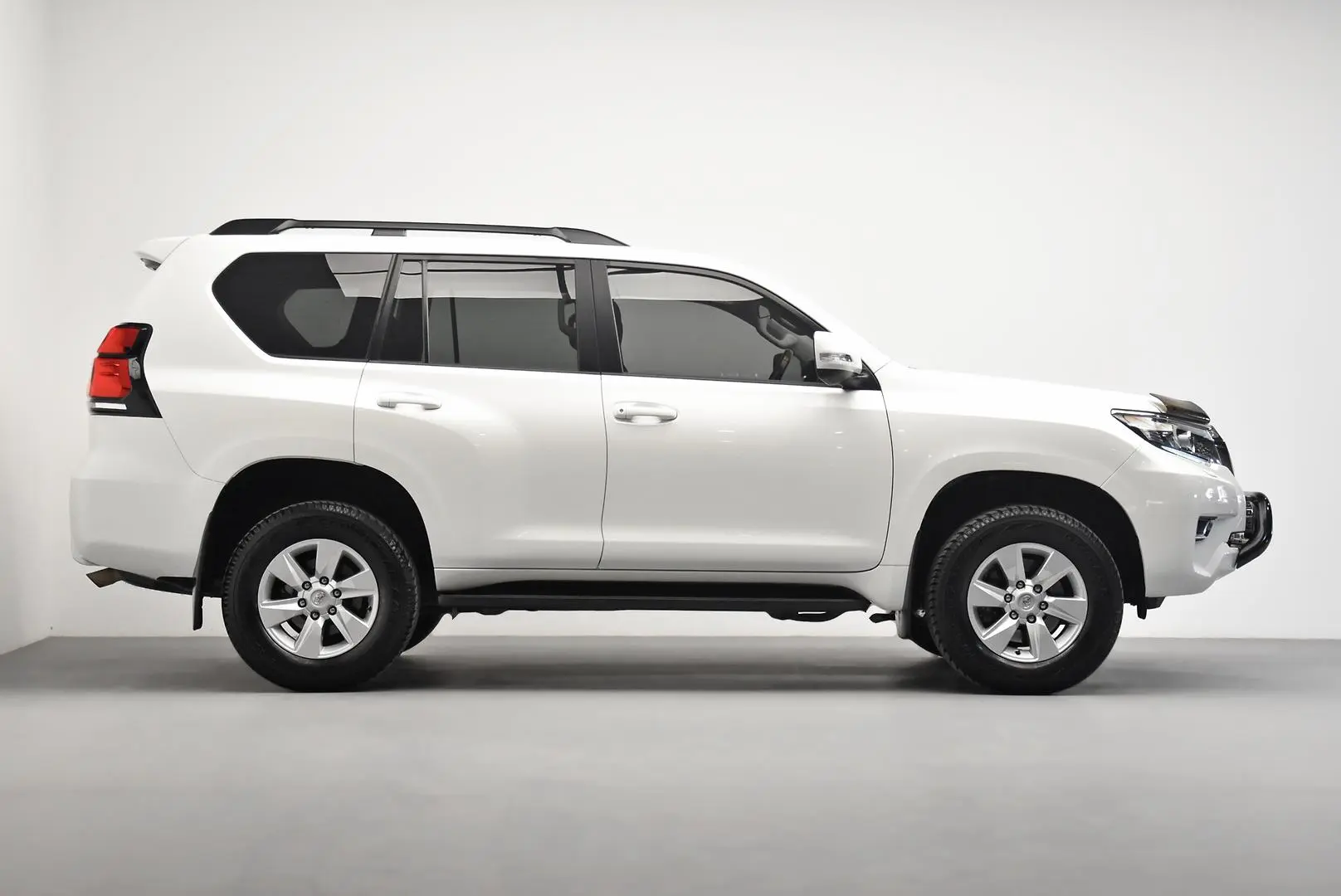 2020 Toyota Landcruiser Prado Gallery Image 4