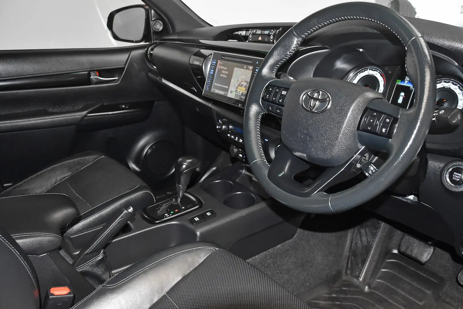 2018 Toyota Hilux Gallery Image 8