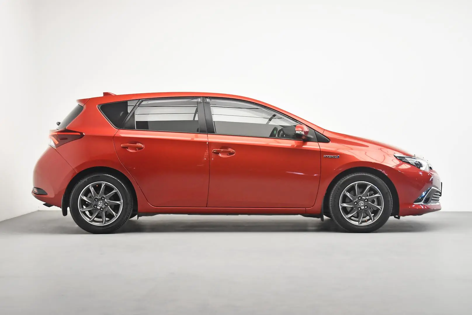 2018 Toyota Corolla Gallery Image 3