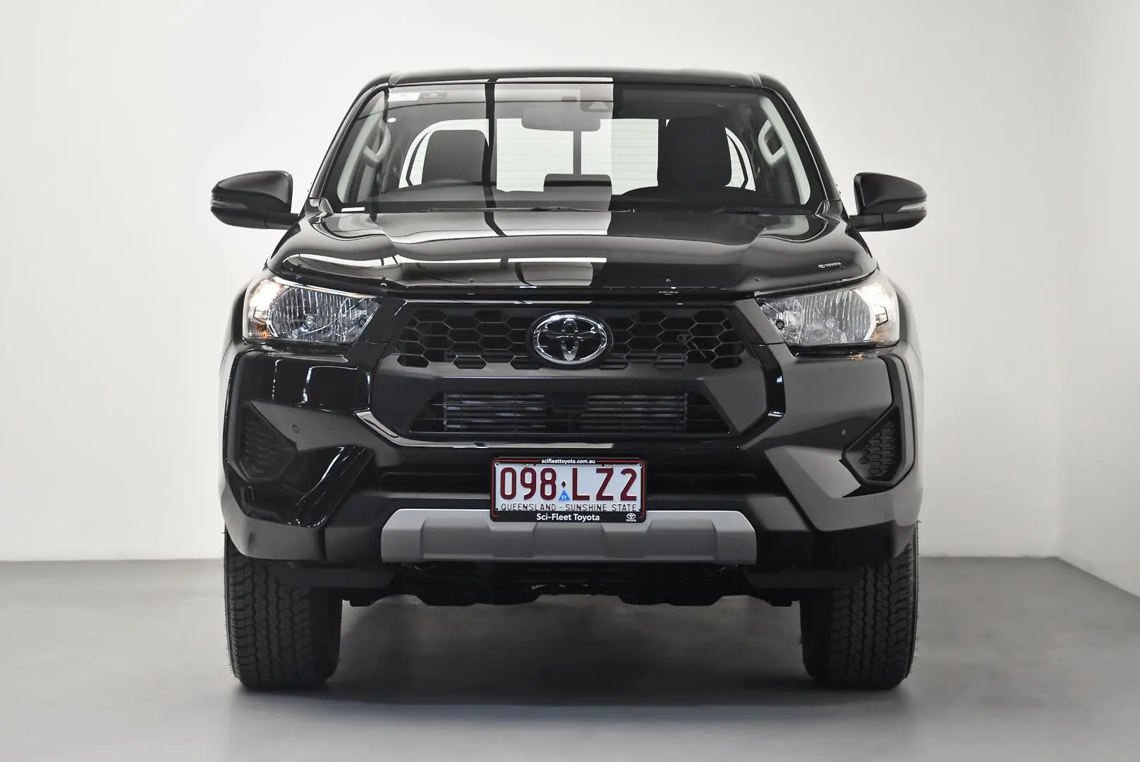 2025 Toyota Hilux Gallery Image 2