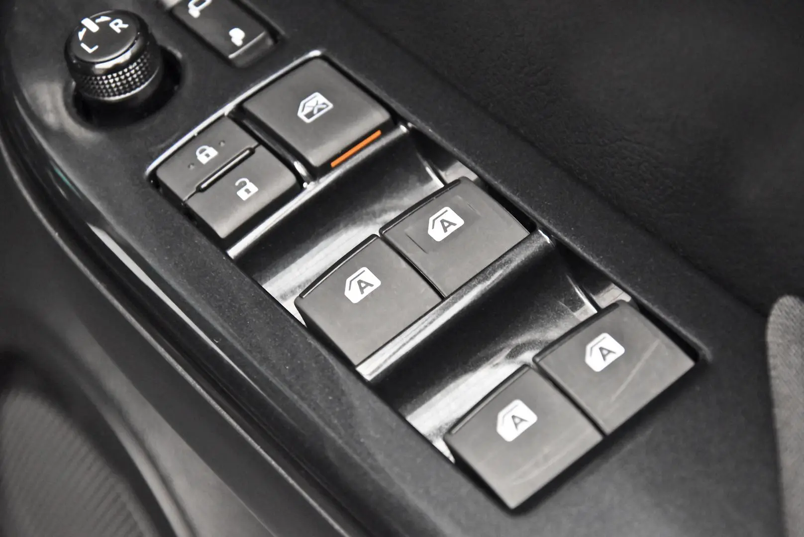 2025 Toyota Hilux Gallery Image 9