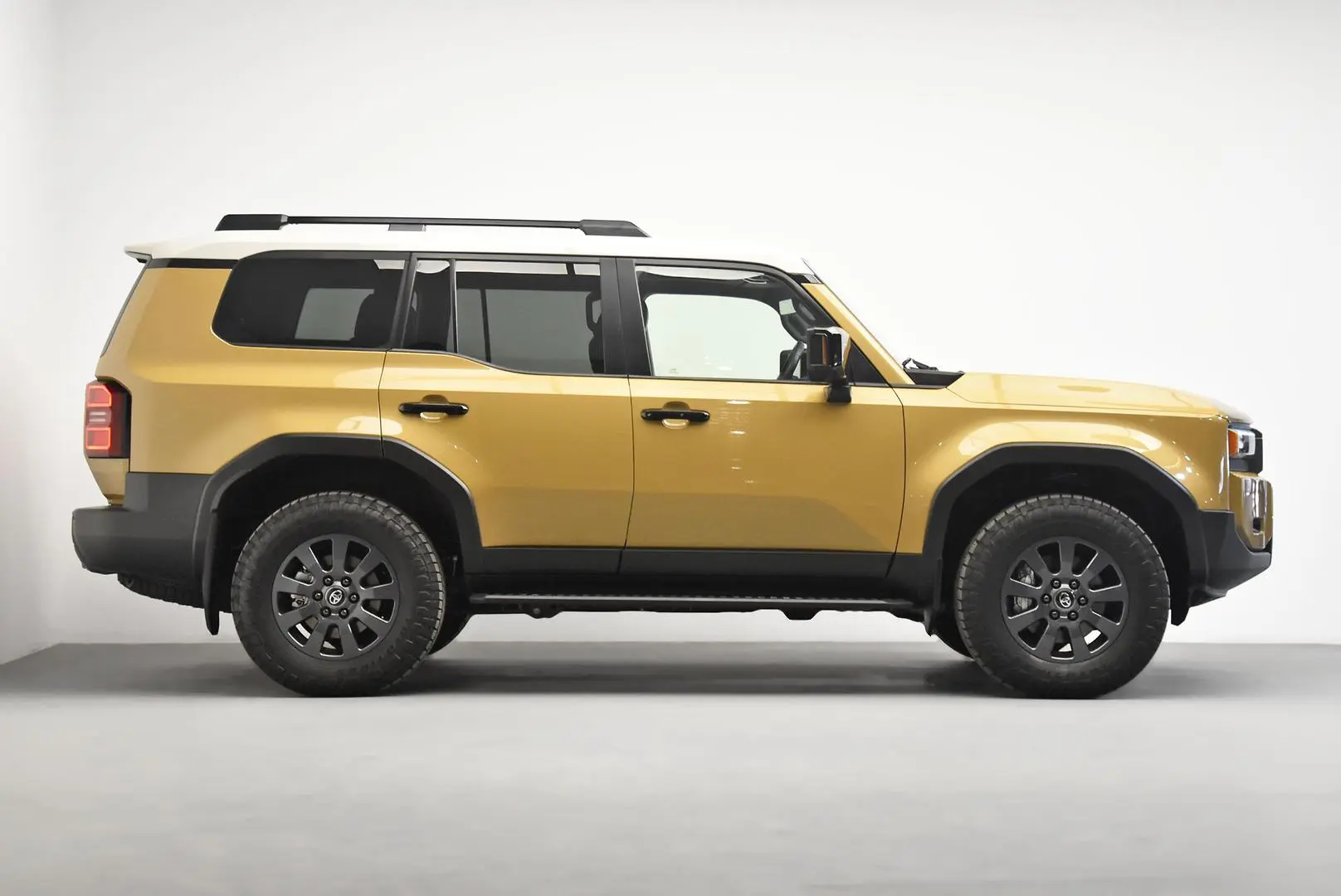 2024 Toyota Landcruiser Prado Gallery Image 3