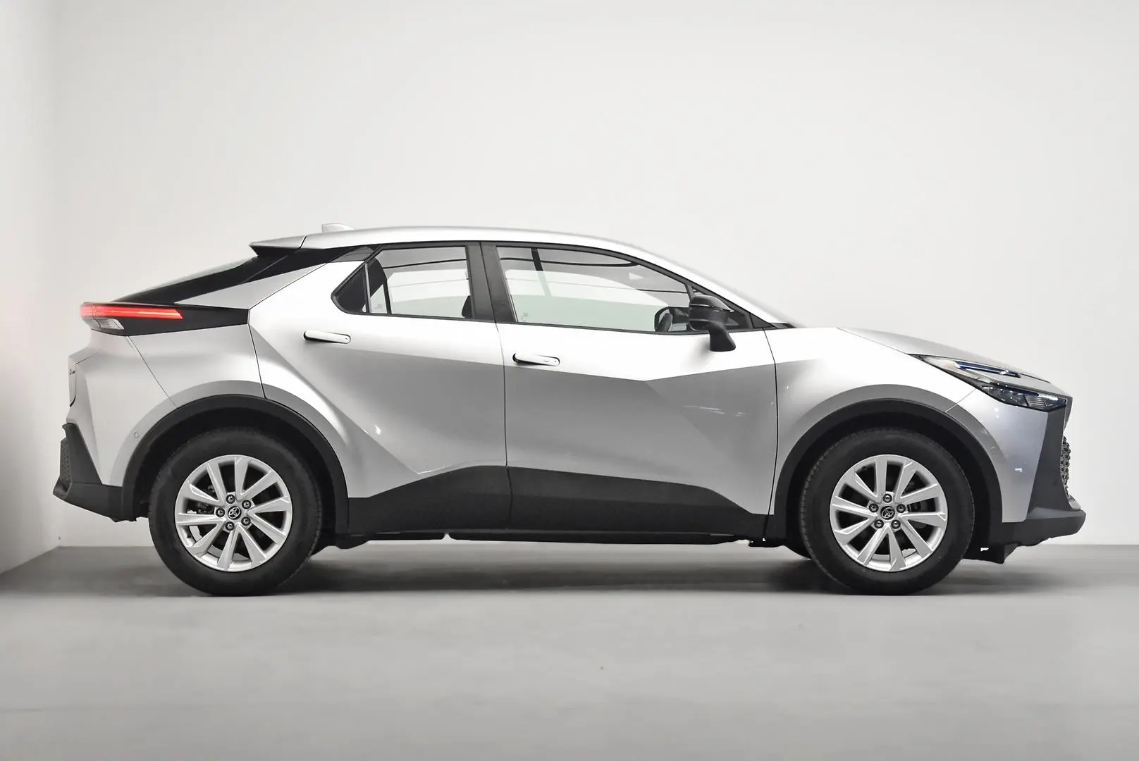 2023 Toyota C-HR Gallery Image 3