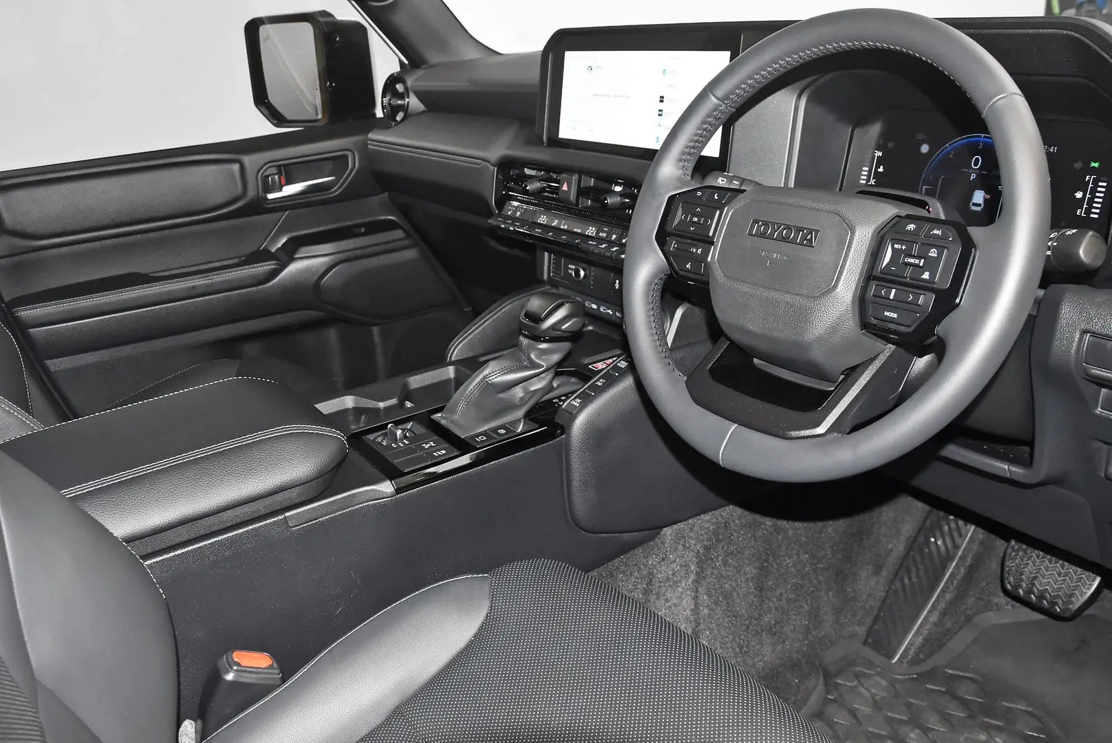 2024 Toyota Landcruiser Prado Gallery Image 8