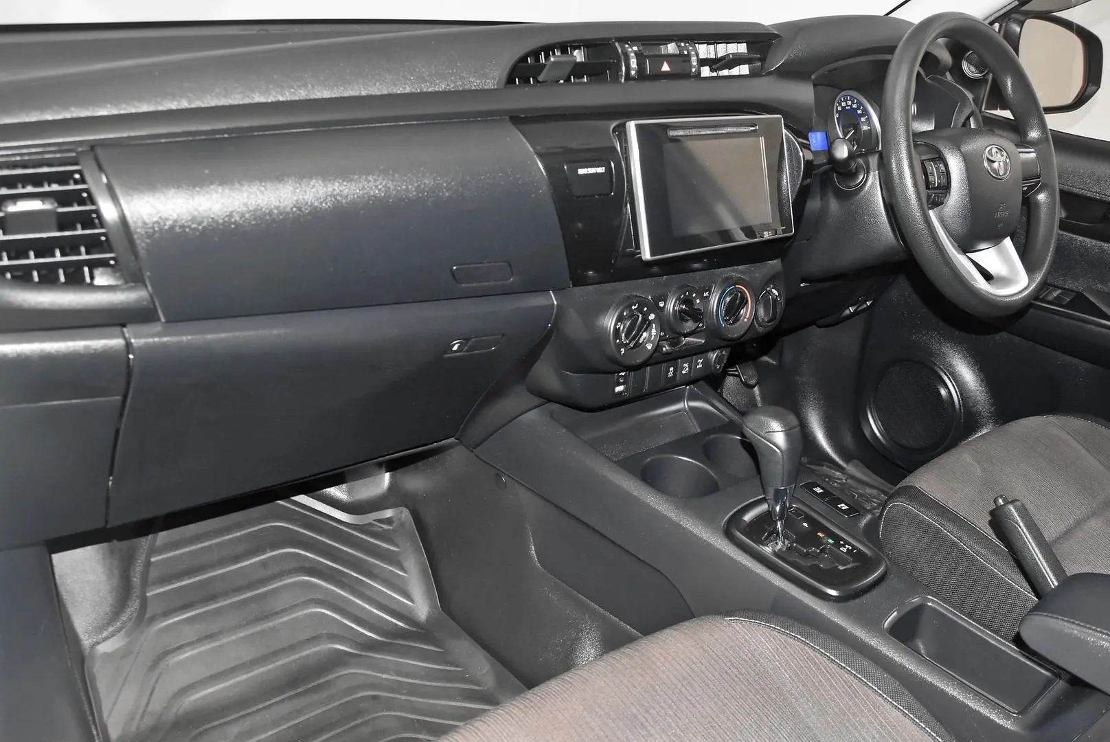 2018 Toyota Hilux Gallery Image 17