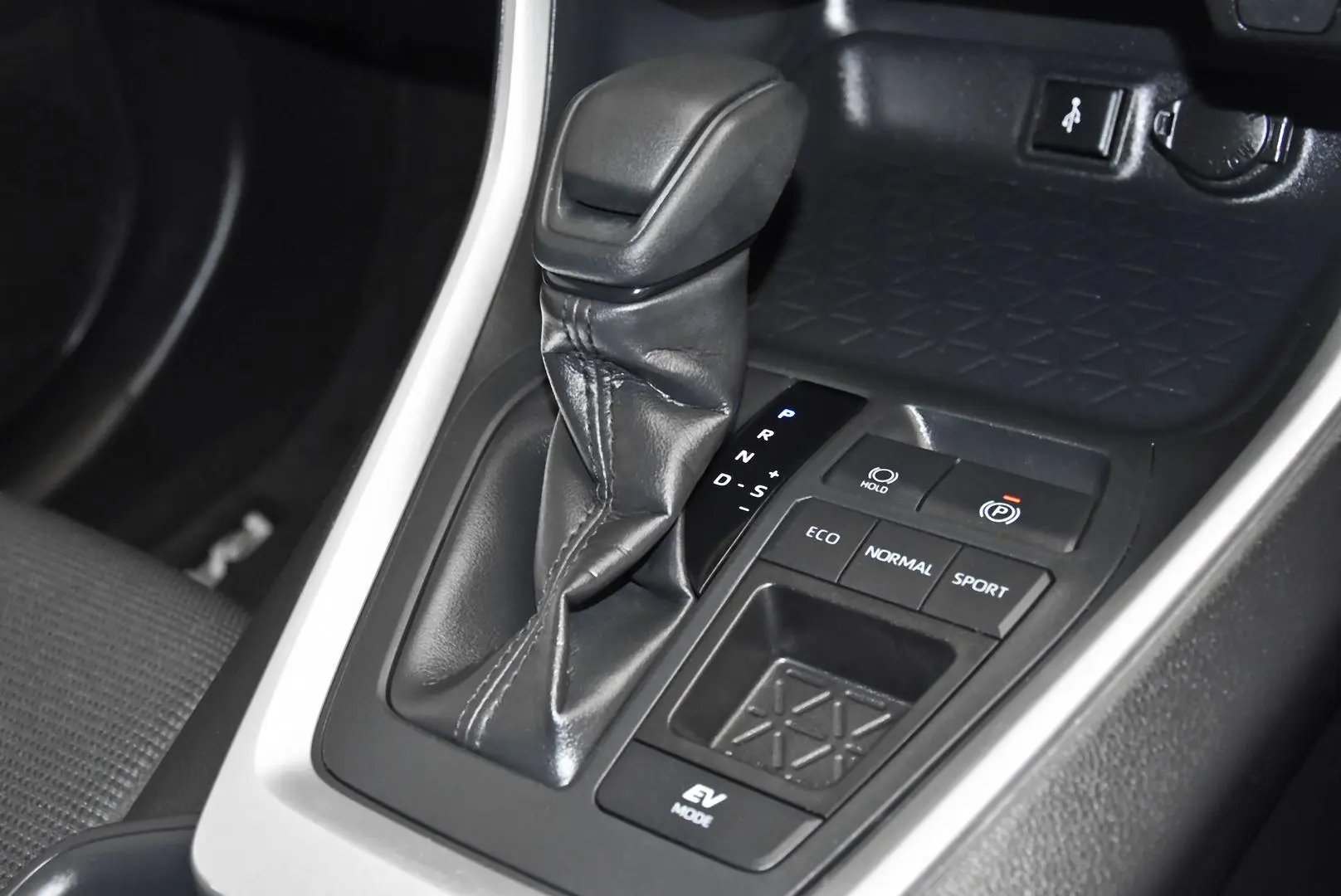 2020 Toyota RAV4 Gallery Image 14