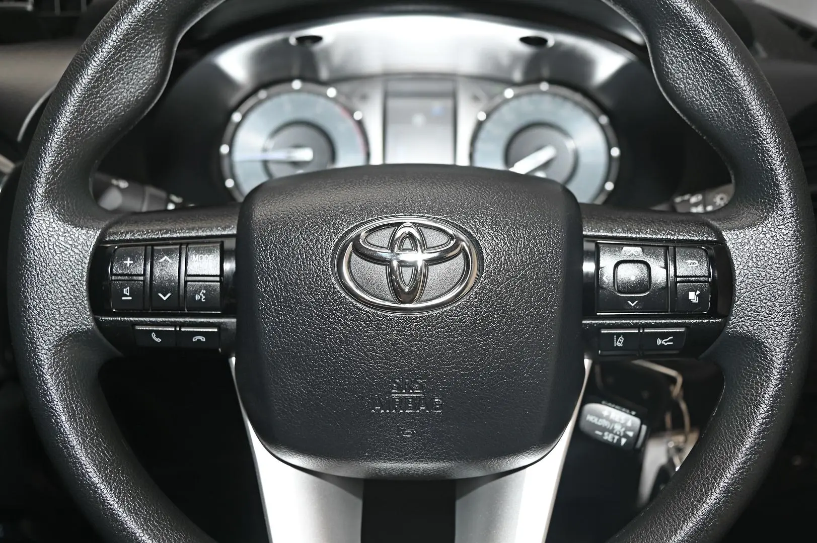 2023 Toyota Hilux Image 12