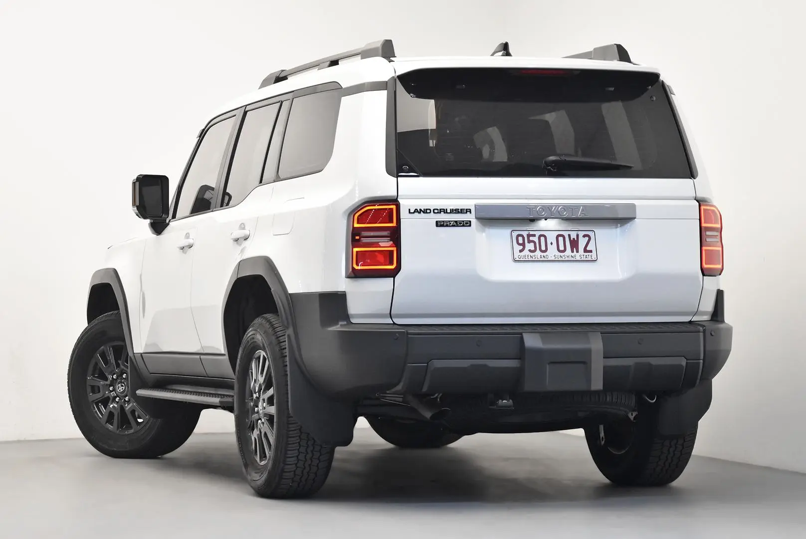 2025 Toyota Landcruiser Prado Gallery Image 5