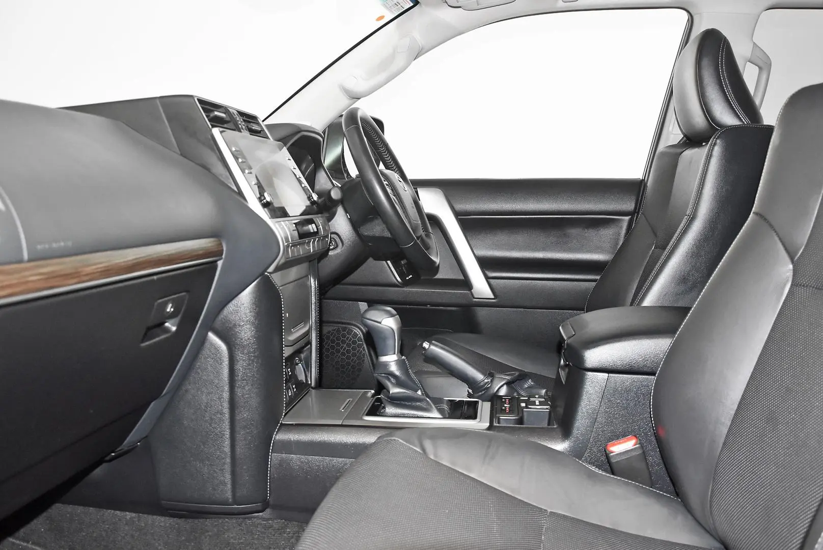 2023 Toyota Landcruiser Prado Gallery Image 16