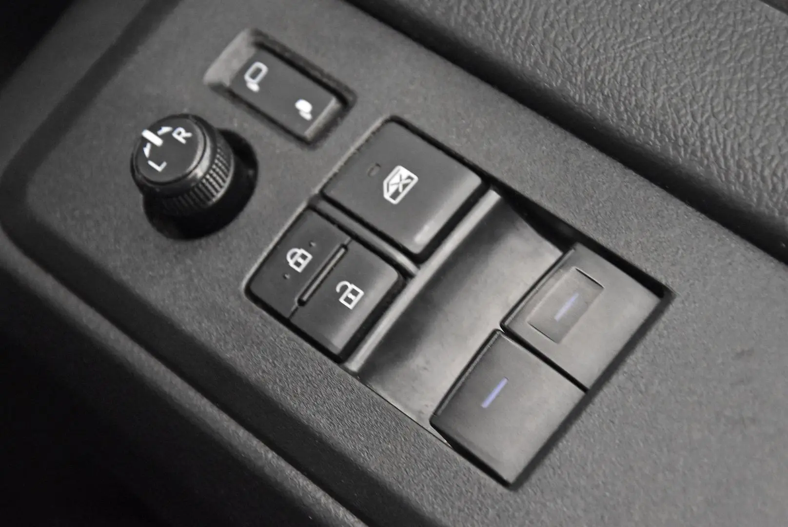 2021 Toyota Hiace Gallery Image 9