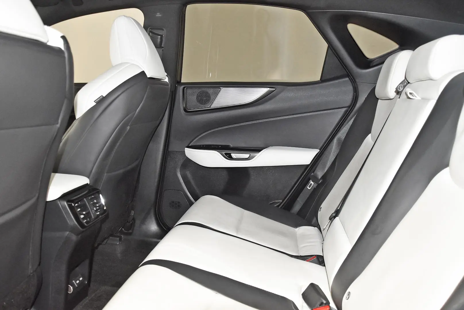 2023 Lexus NX Gallery Image 18