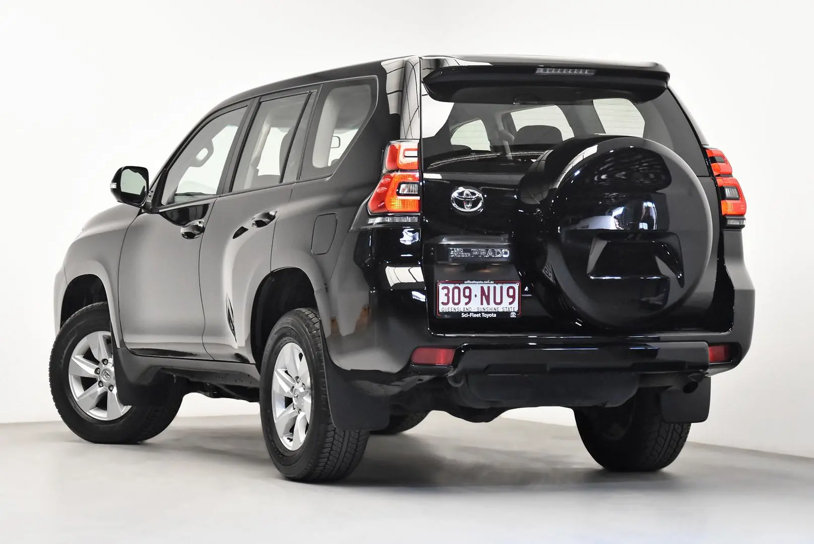 2023 Toyota Landcruiser Prado Gallery Image 5