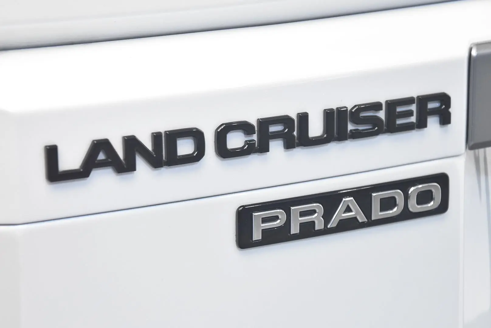 2024 Toyota Landcruiser Prado Gallery Image 7