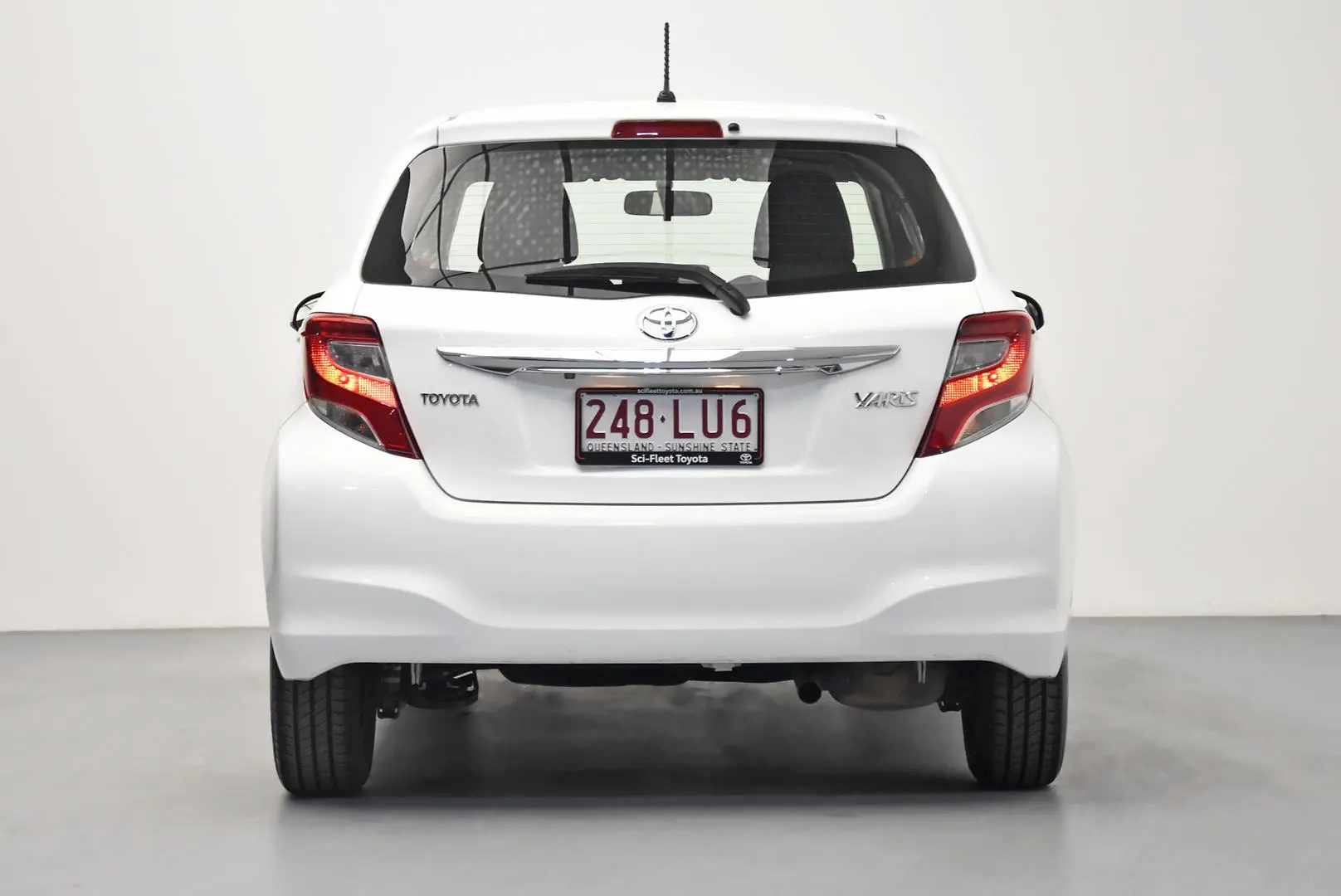 2015 Toyota Yaris Gallery Image 6