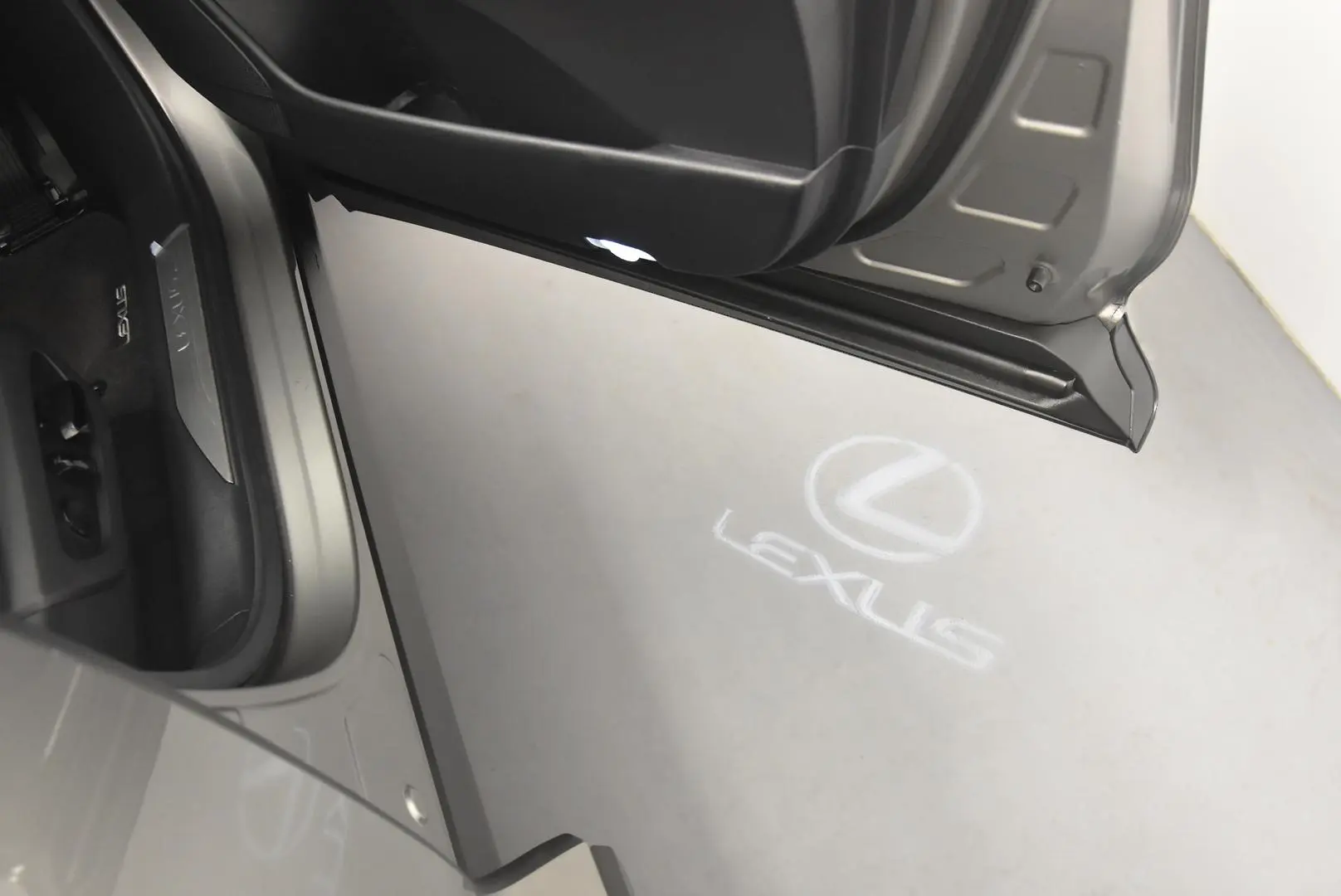 2023 Lexus RX Gallery Image 8