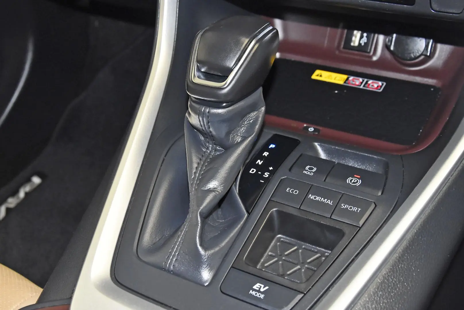 2024 Toyota RAV4 Gallery Image 14