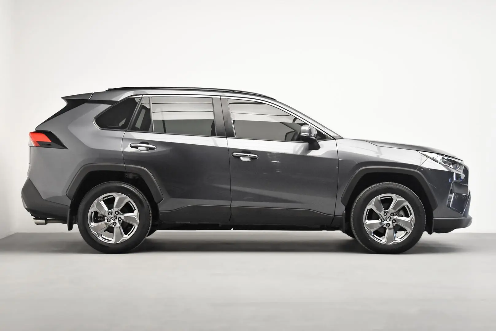 2019 Toyota RAV4 Gallery Image 3