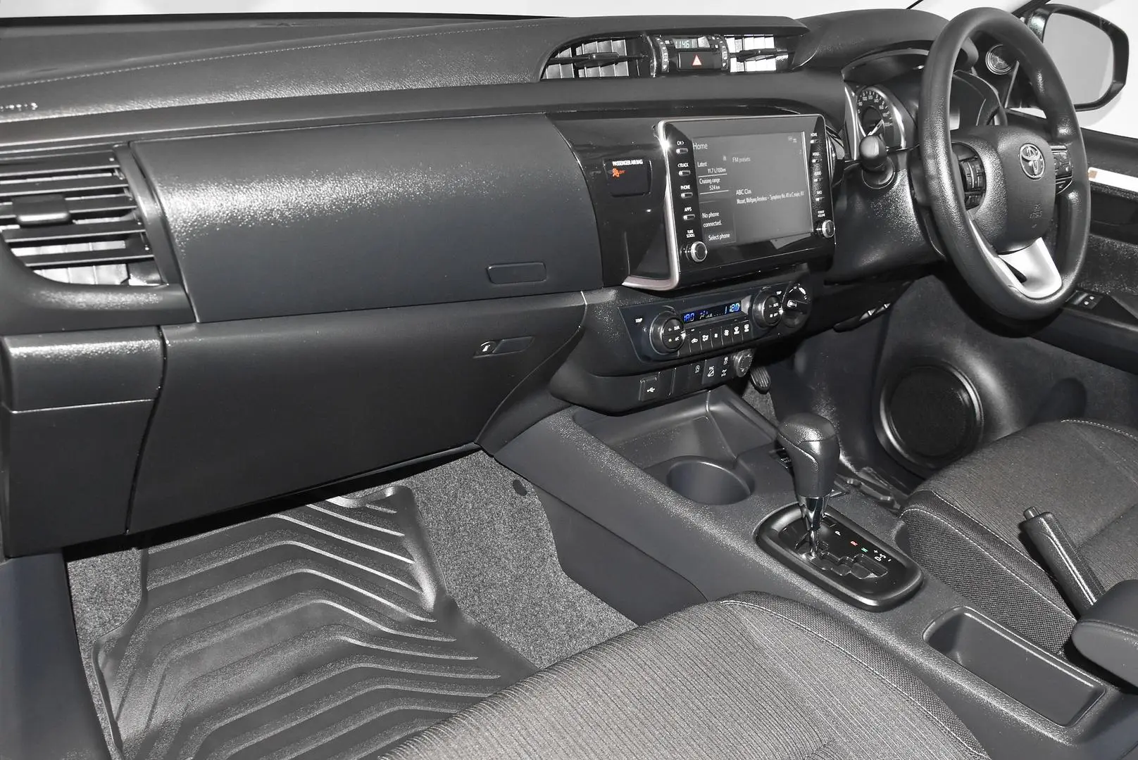 2025 Toyota Hilux Gallery Image 16