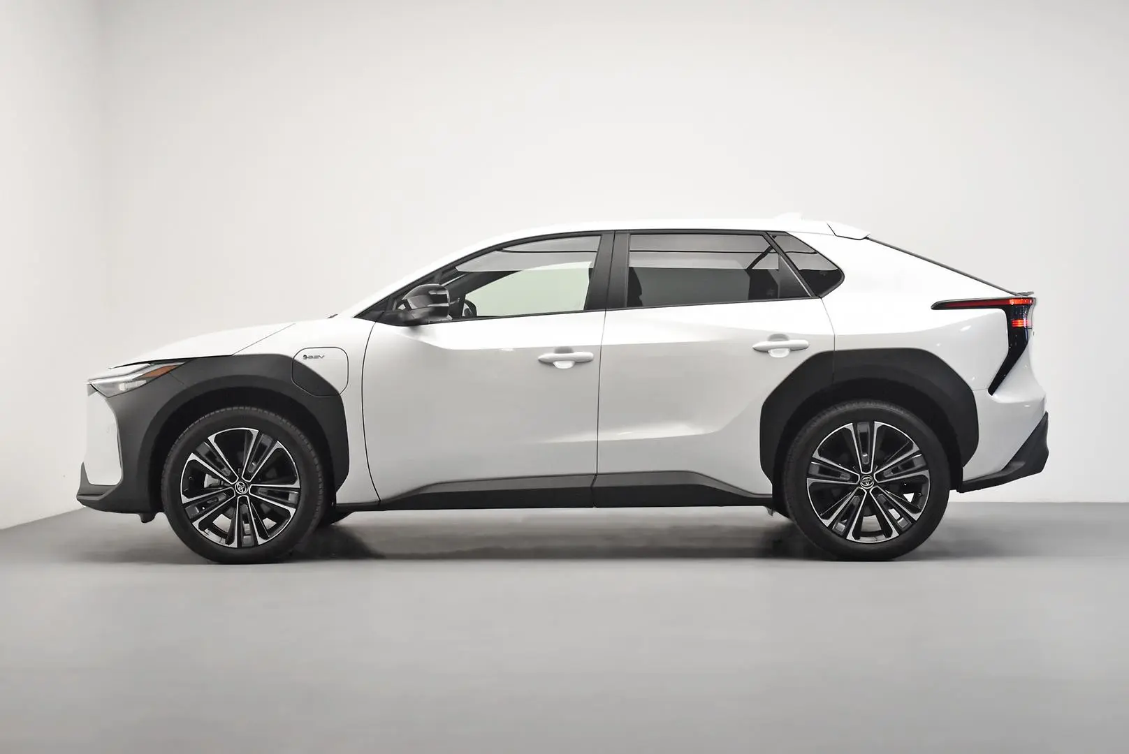 2024 Toyota bZ4X Gallery Image 4