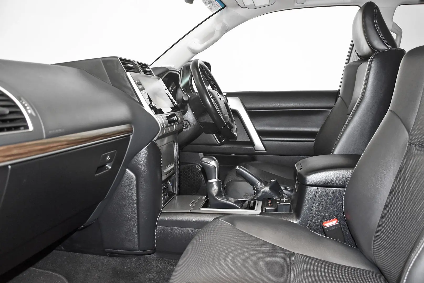 2023 Toyota Landcruiser Prado Gallery Image 16