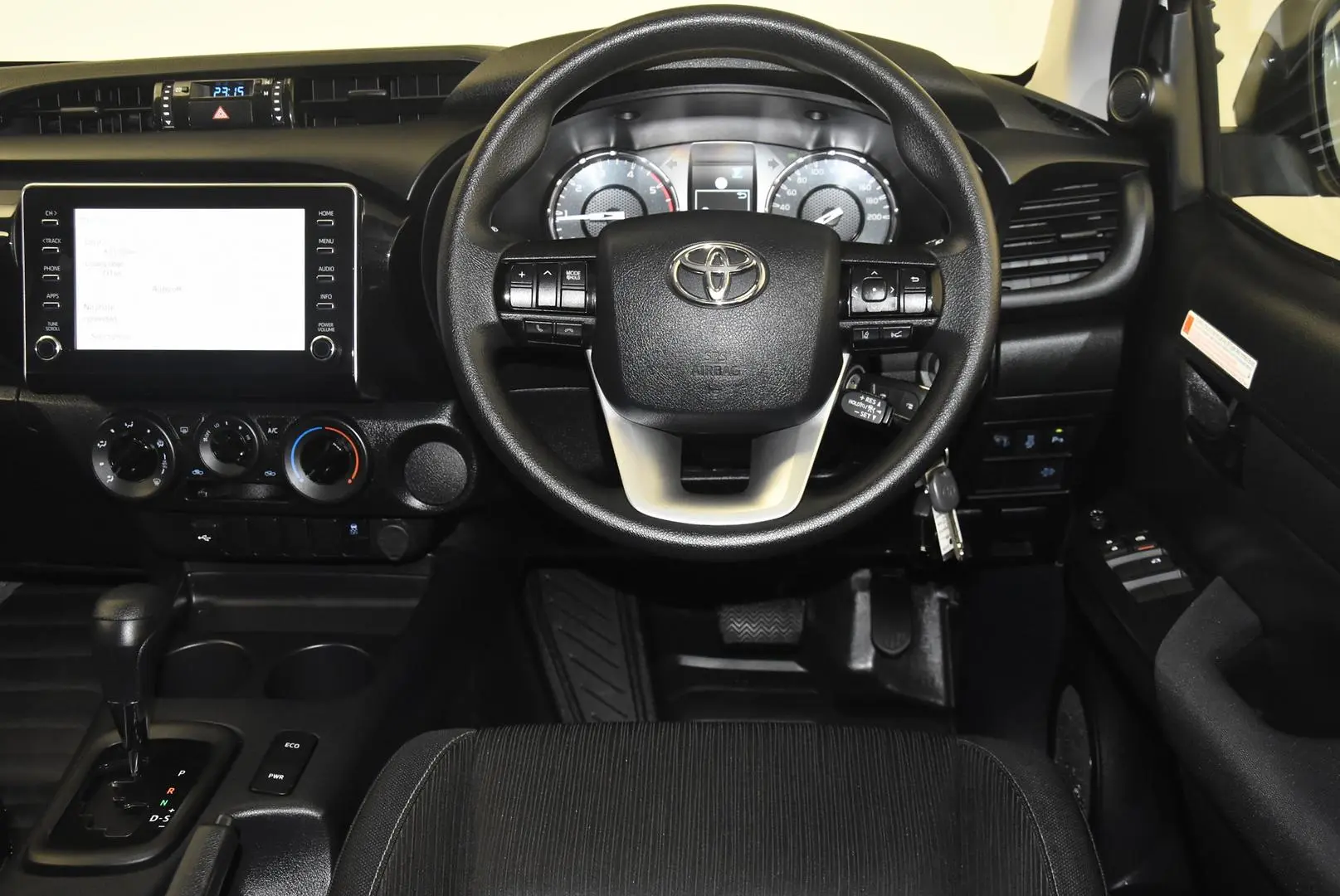 2025 Toyota Hilux Gallery Image 14