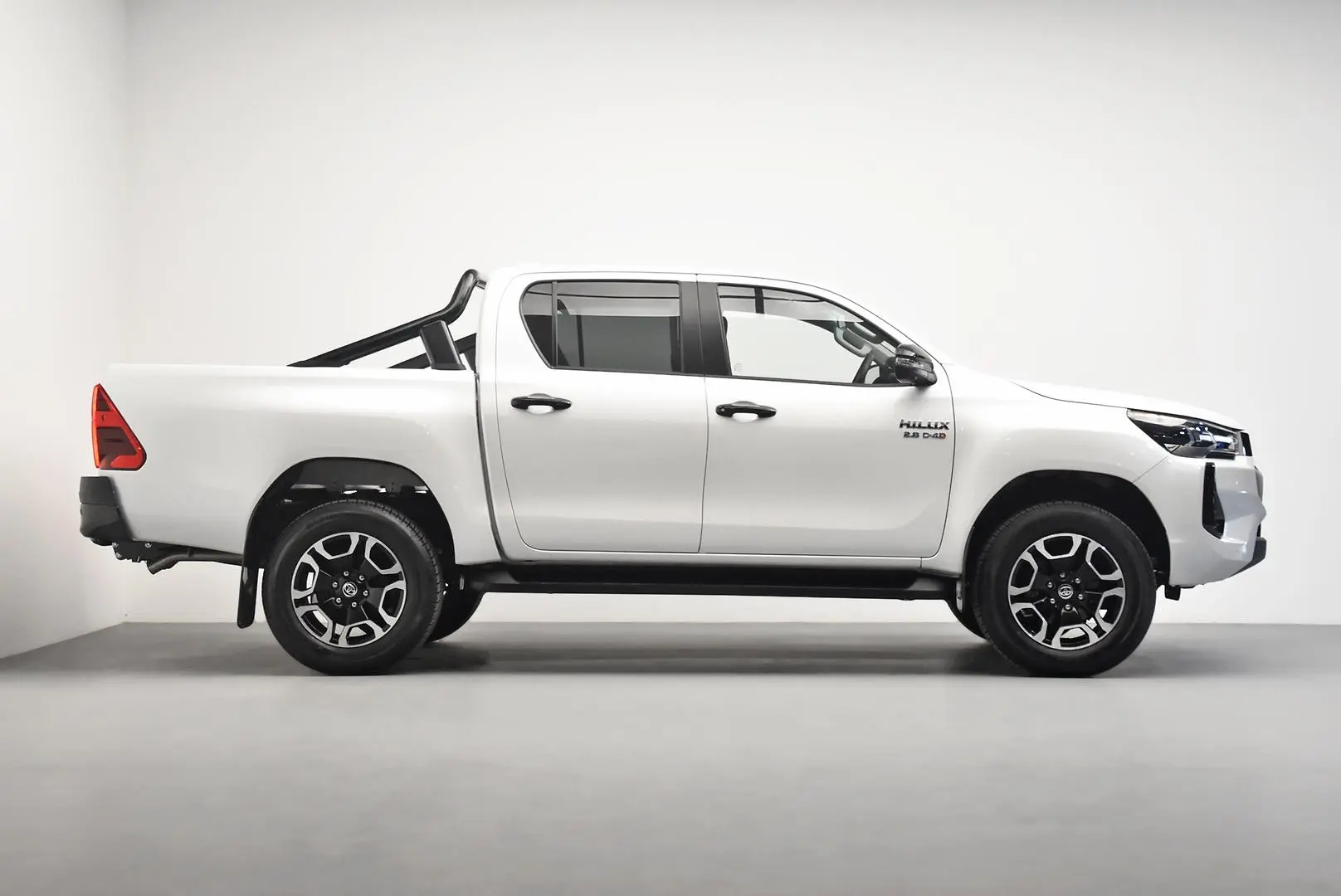 2024 Toyota Hilux Gallery Image 3