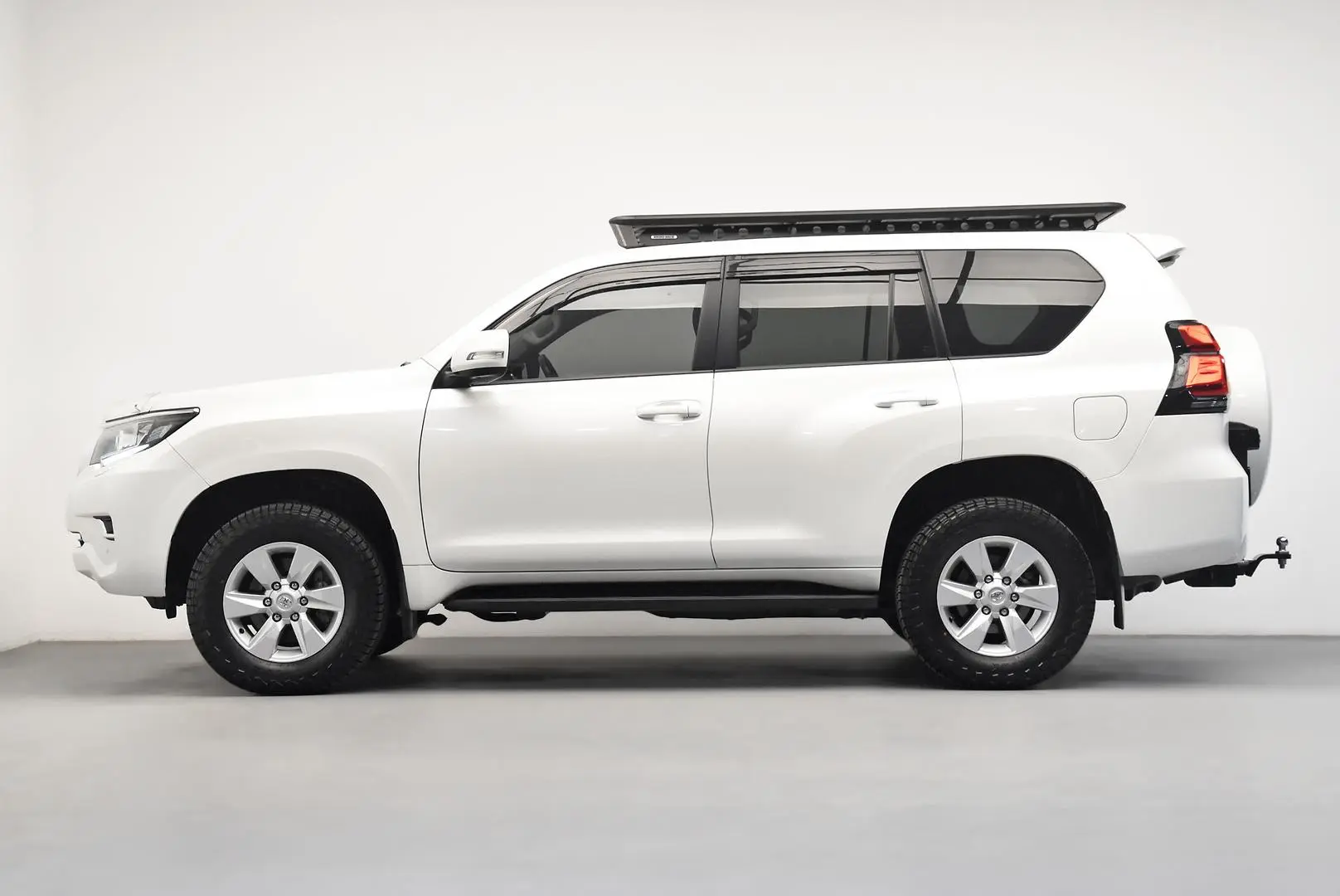 2021 Toyota Landcruiser Prado Gallery Image 4