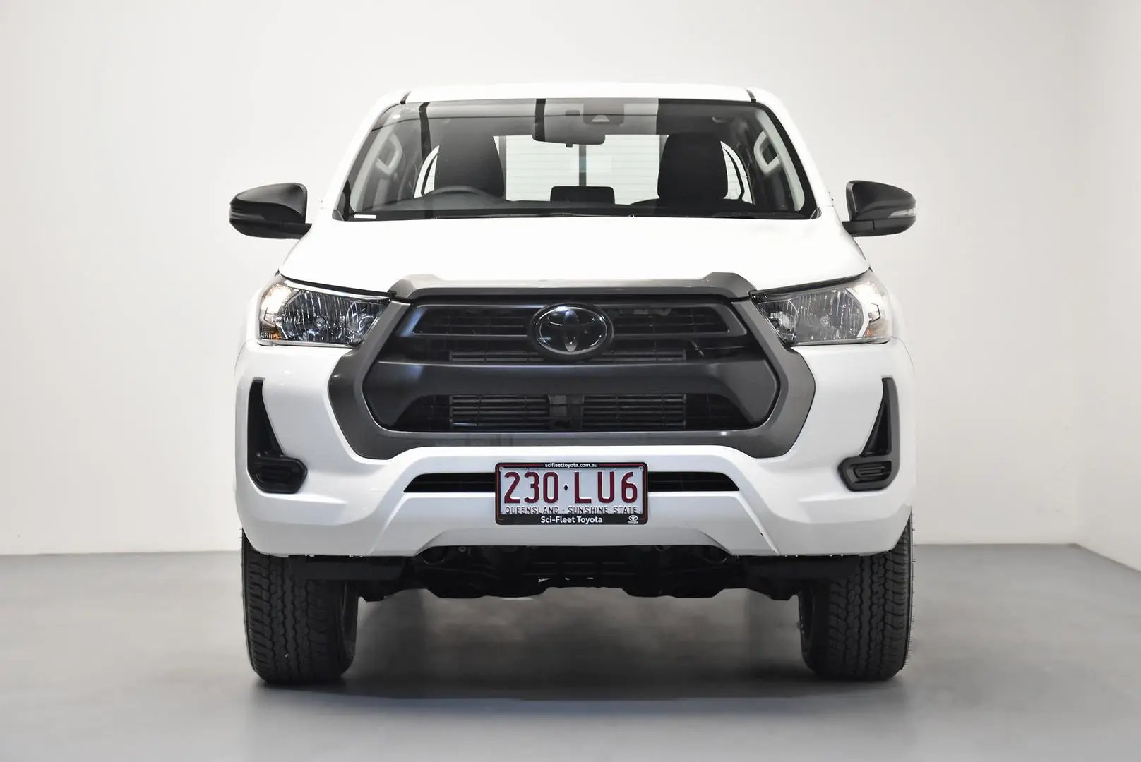 2023 Toyota Hilux Gallery Image 2