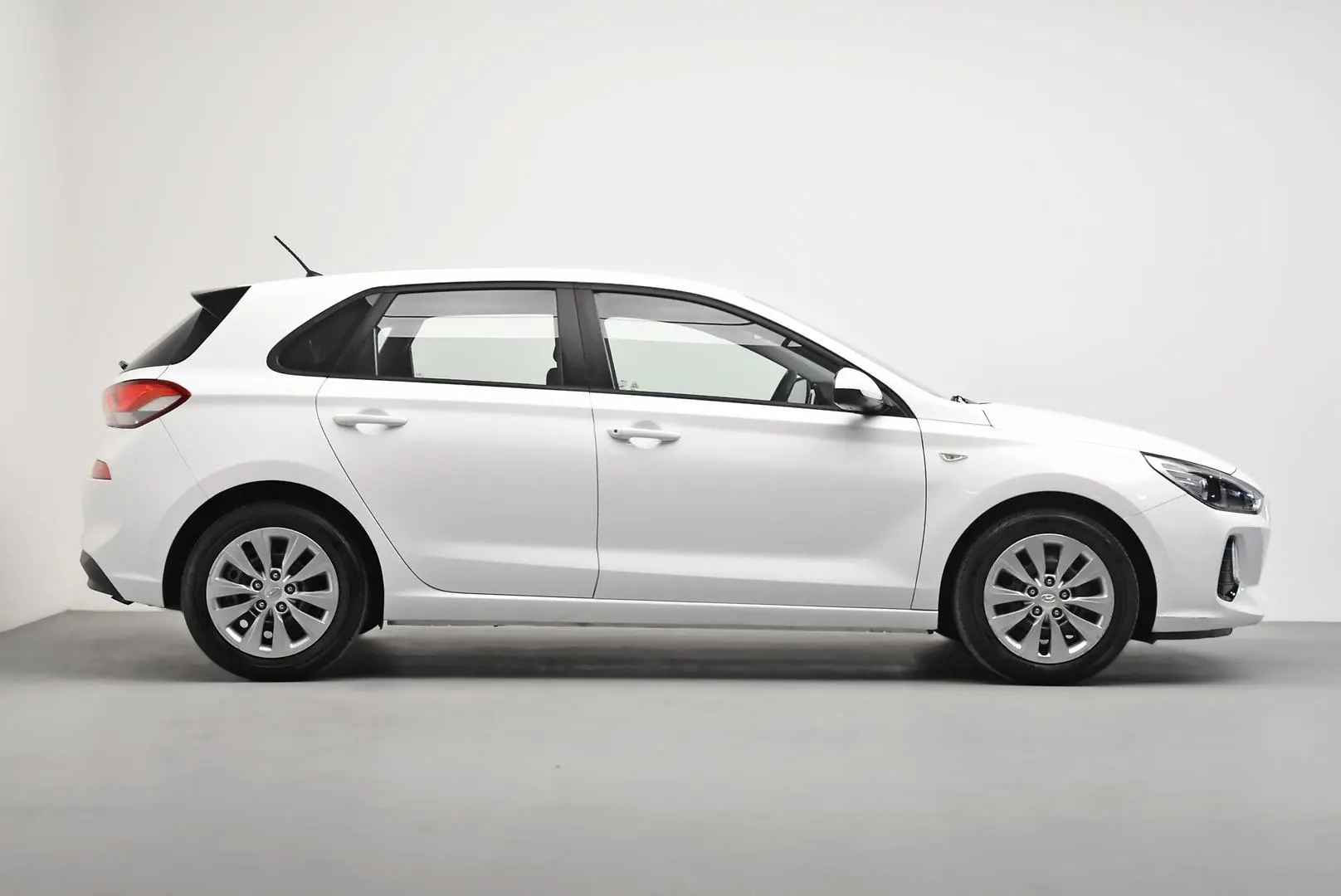 2017 Hyundai i30 Gallery Image 3