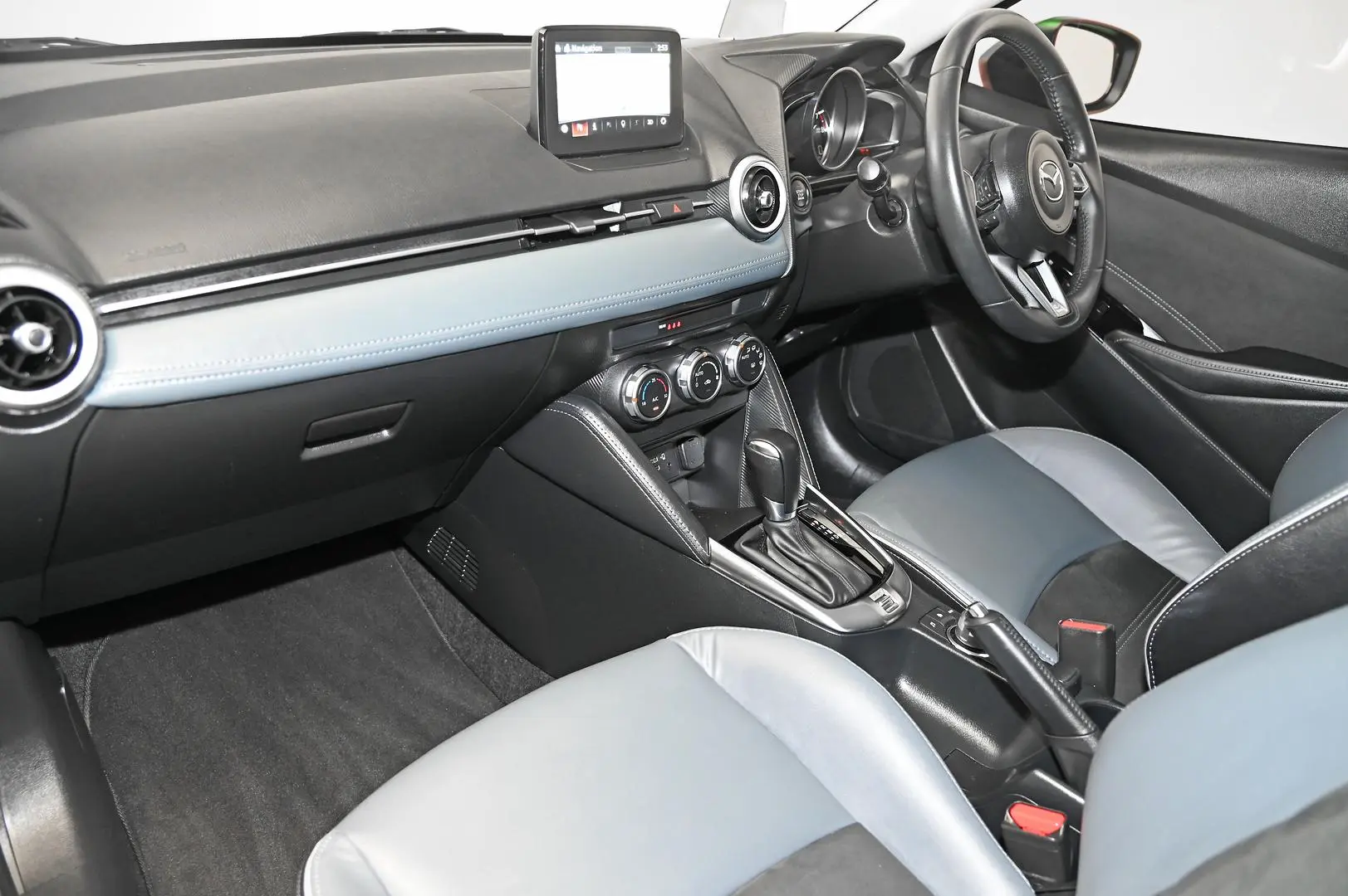 2022 Mazda 2 Image 16